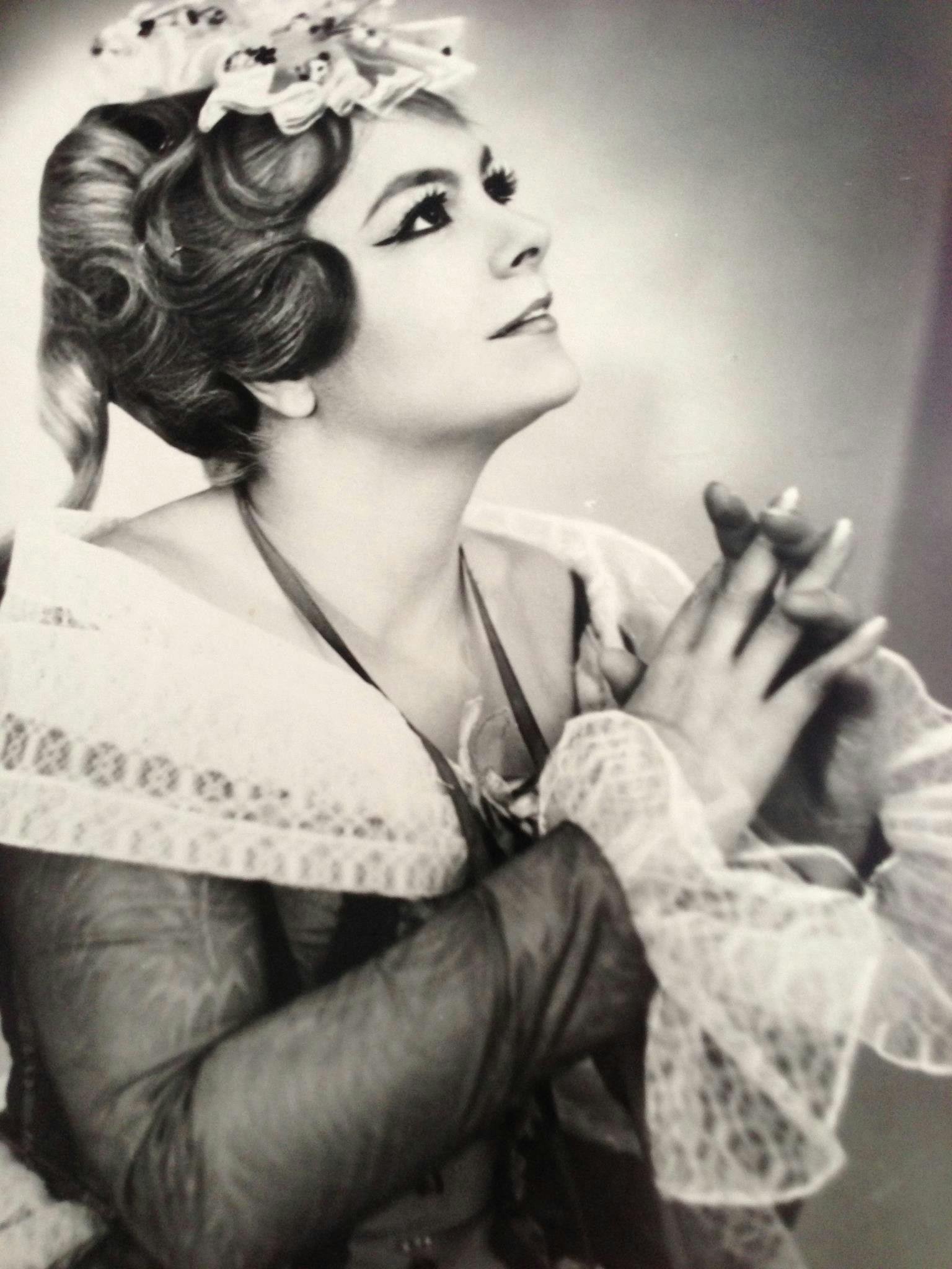 Opernstar Celestina Casapietra in der Rolle der Fiordiligi in der Mozart-Oper „Così fan tutte“