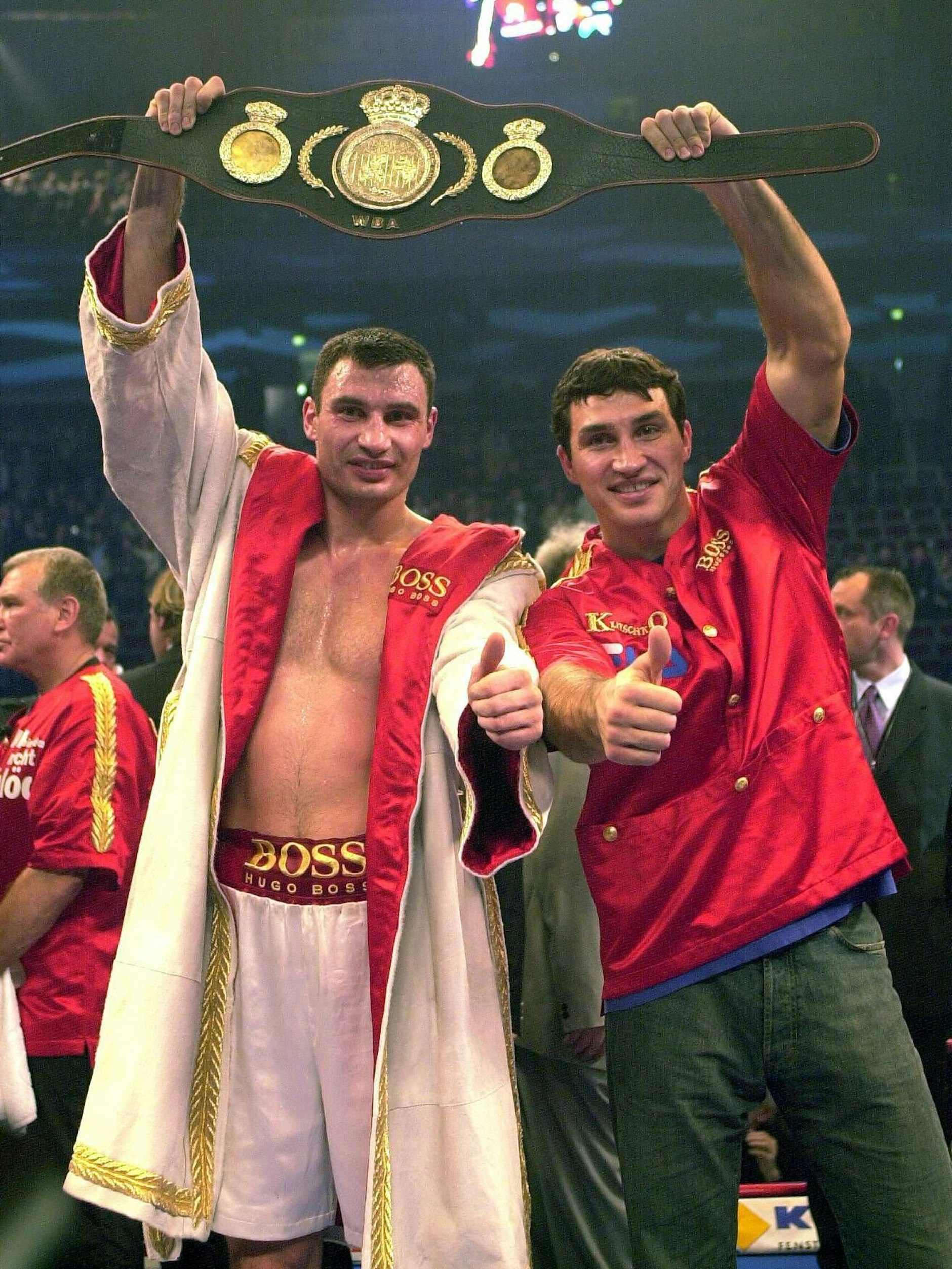 2002: Vitali Klitschko (l.) während seiner Zeit als Boxer neben seinem Bruder Wladimir.