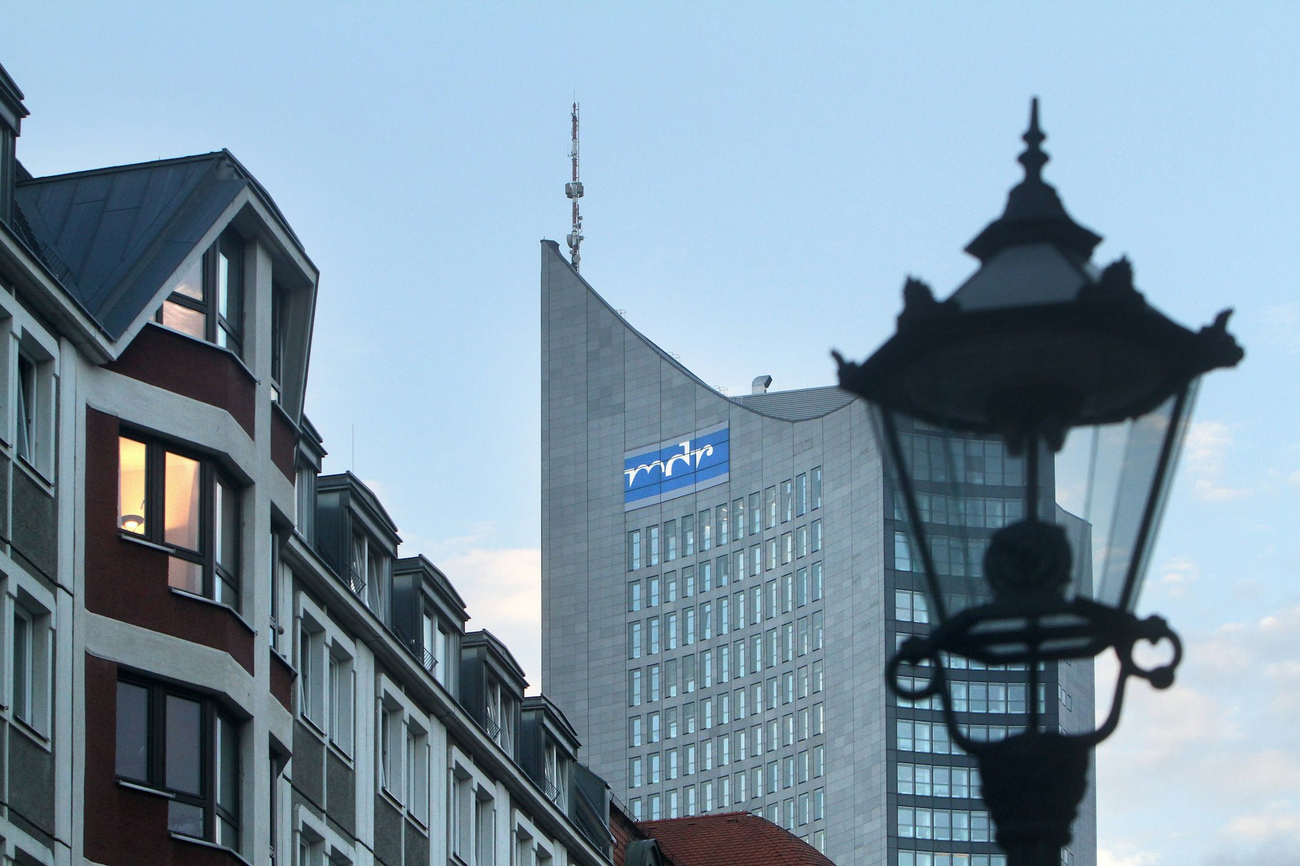 Das Funkhaus des Mitteldeutschen Rundfunks (MDR) am Augustusplatz in Leipzig