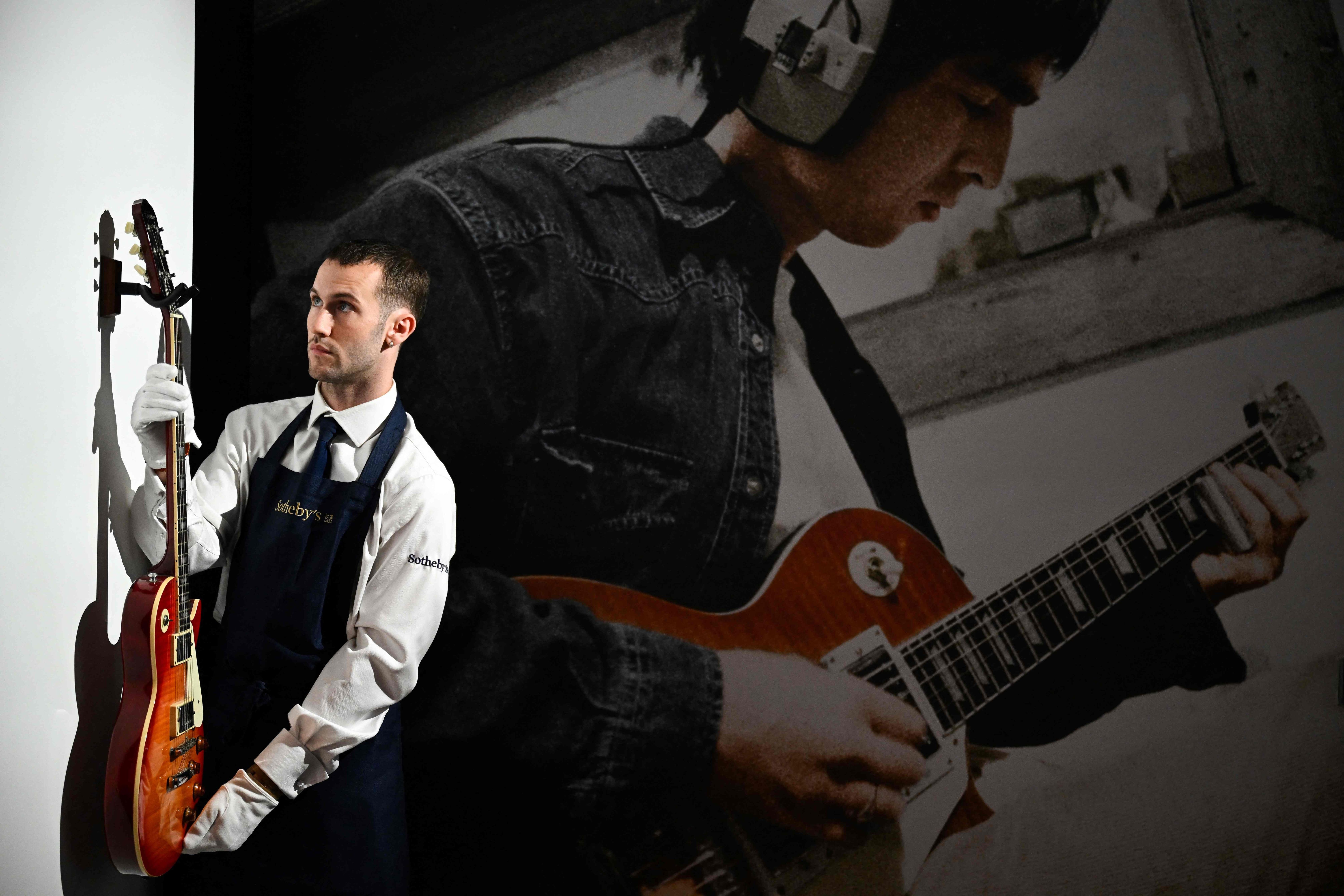 Oasis: Gitarre von Noel Gallagher für 156.000 Euro versteigert