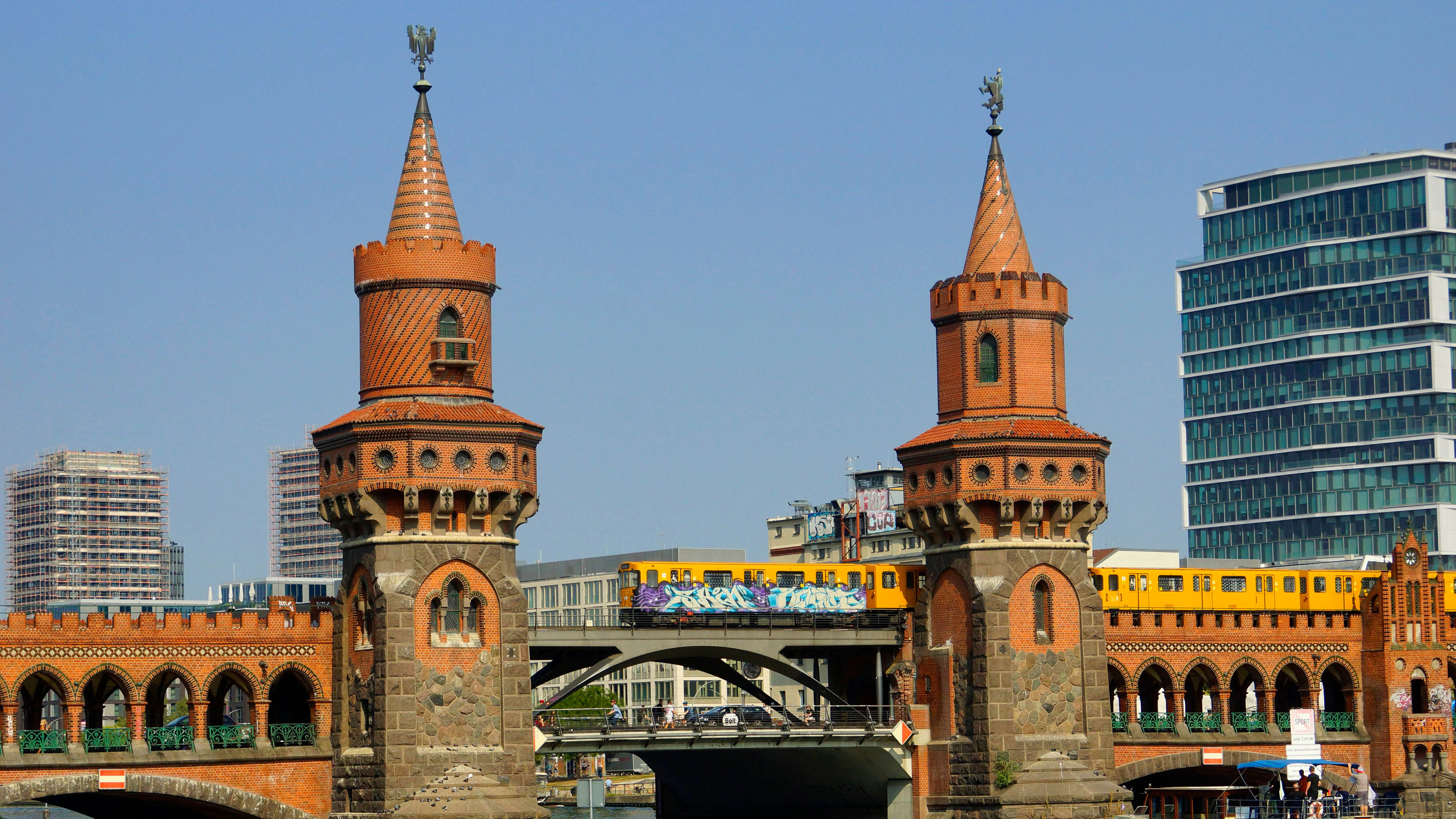 Die Oberbaumbrücke in Berlin ist viel befahren. Aber ist sie auch sicher?