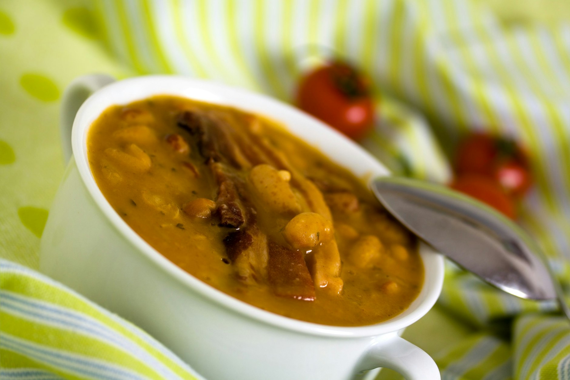 Die Grüne Bohnensuppe braucht nicht viele Zutaten und ist schnell gemacht.