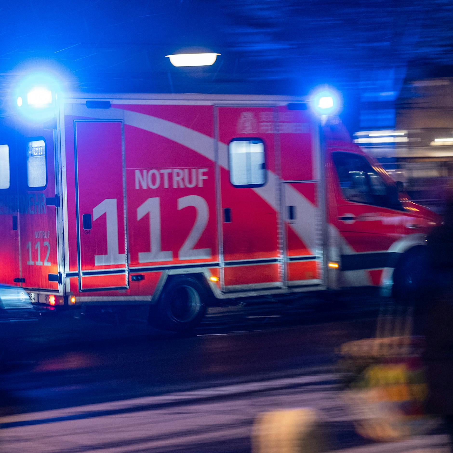 Schwerer Unfall in Berlin: Autos stoßen zusammen – vier Verletzte