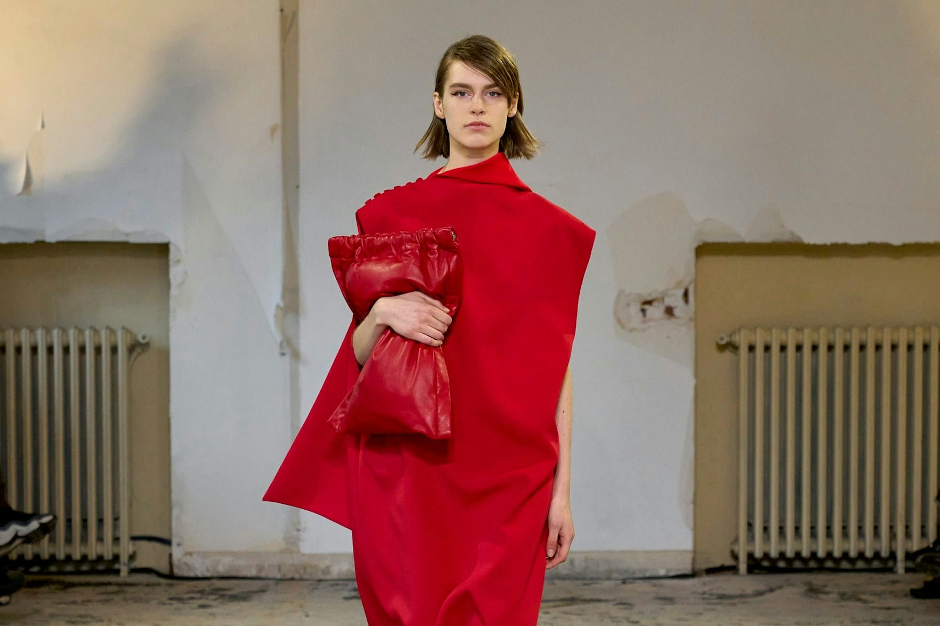 Die neue Kreativdirektorin von Carven zeigt für den Herbst nur wenige, dafür starke Farben.