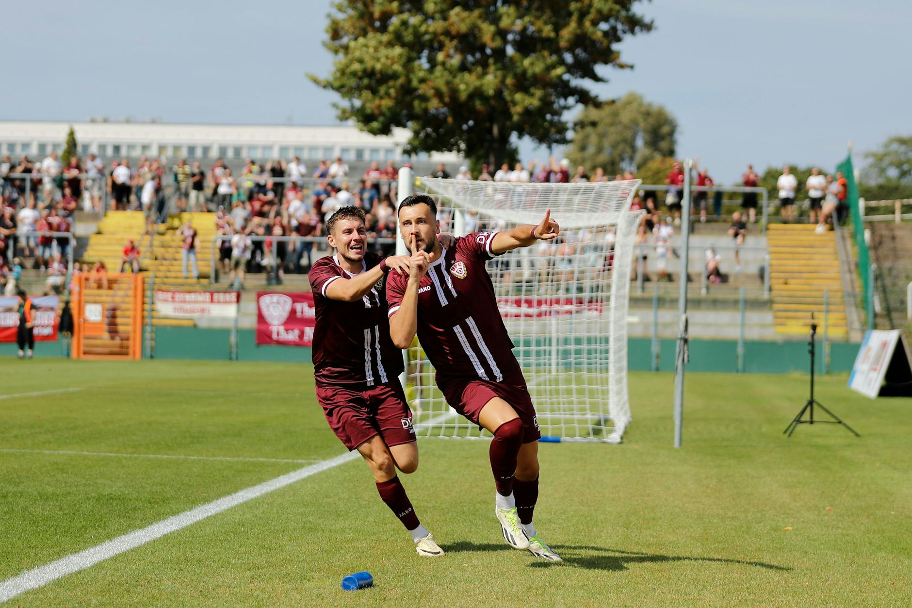 So schön wollen Rufat Dadashov (r.) und Tobias Stockinger auch am Sonnabend gegen Chemnitz jubeln.
