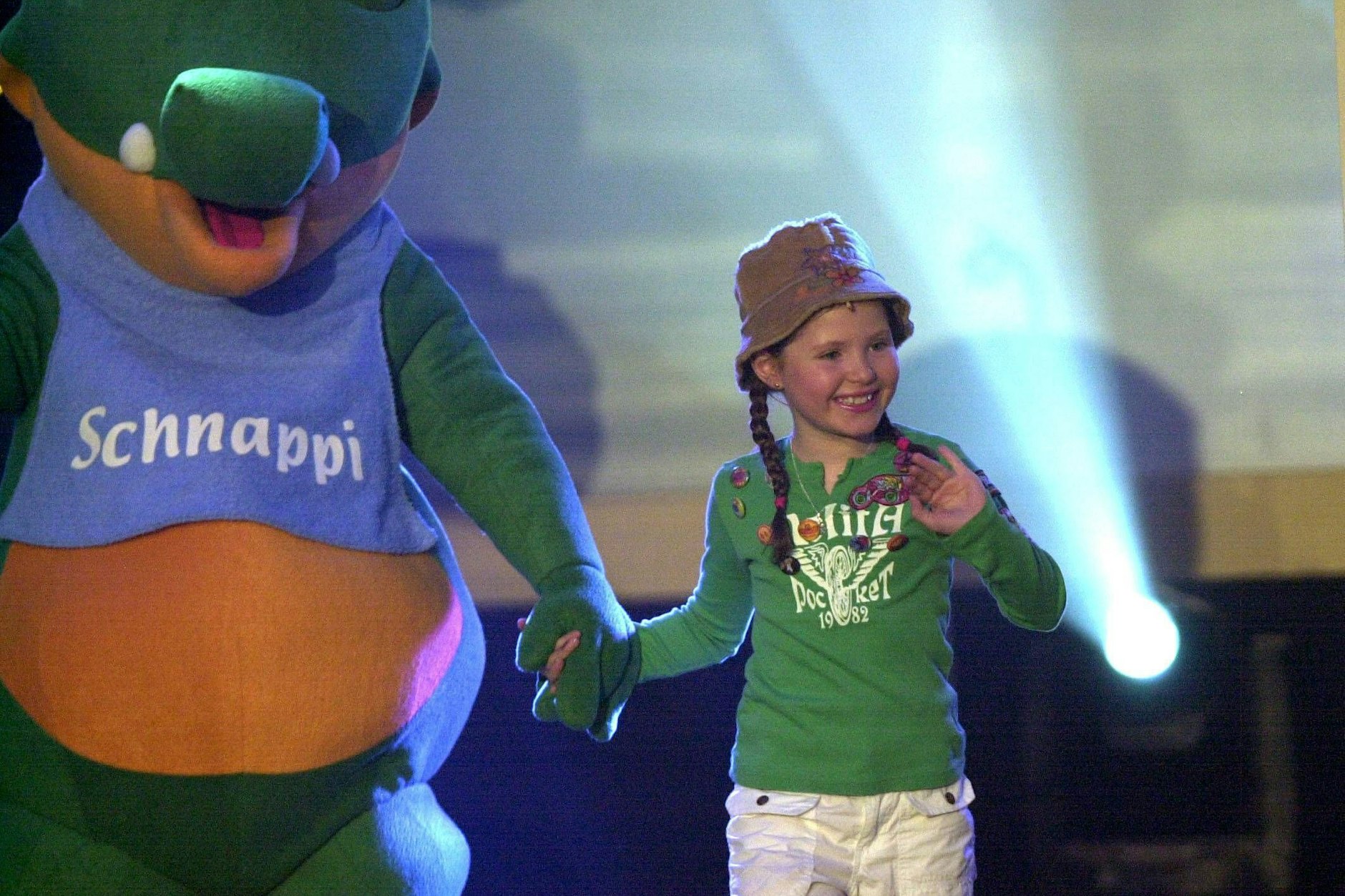 Die kleine Joy singt ihr Lied „Schnappi“ bei einem Auftritt im März 2005.