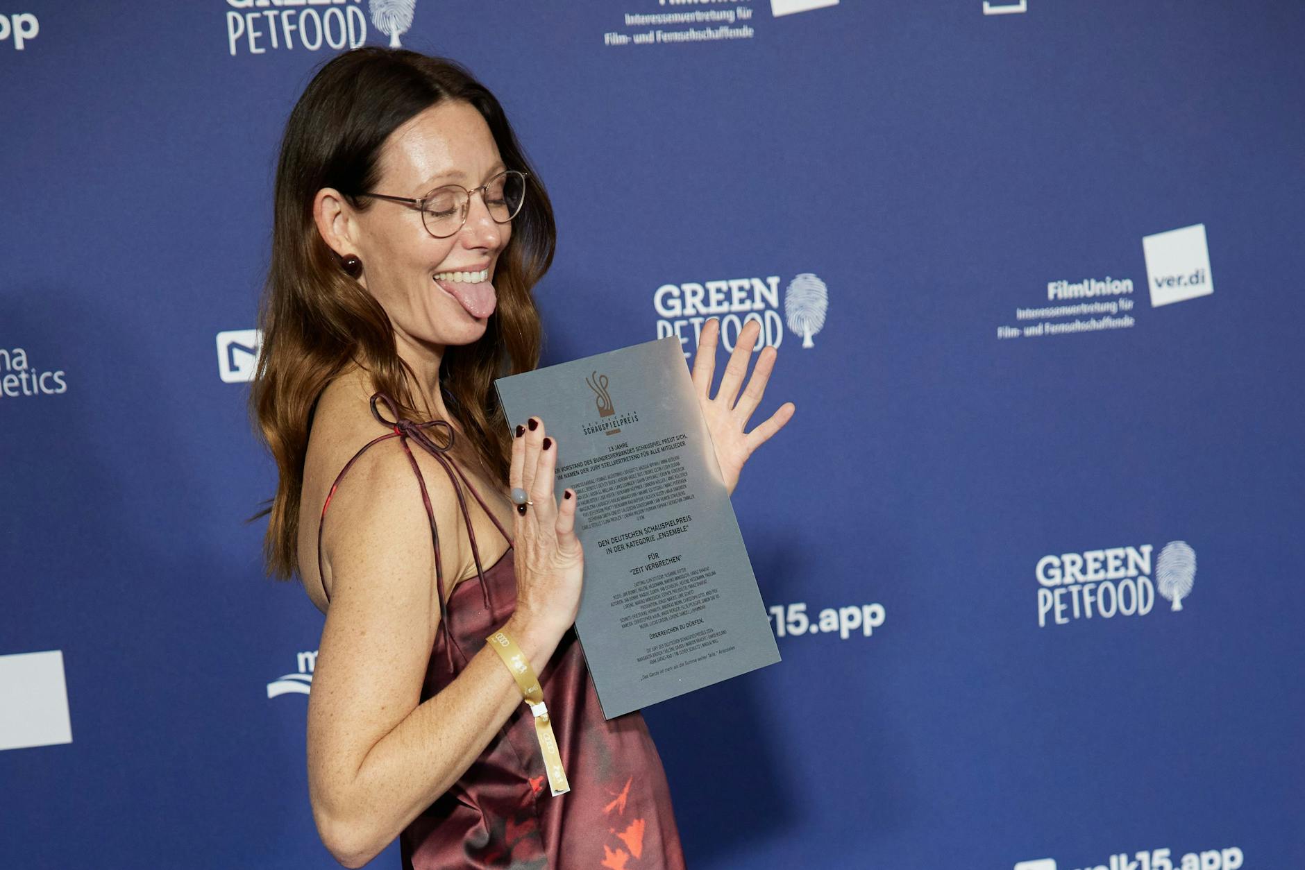 Schauspielerin Lavinia Wilson kommt zur Verleihung des Deutschen Schauspielpreises 2024.