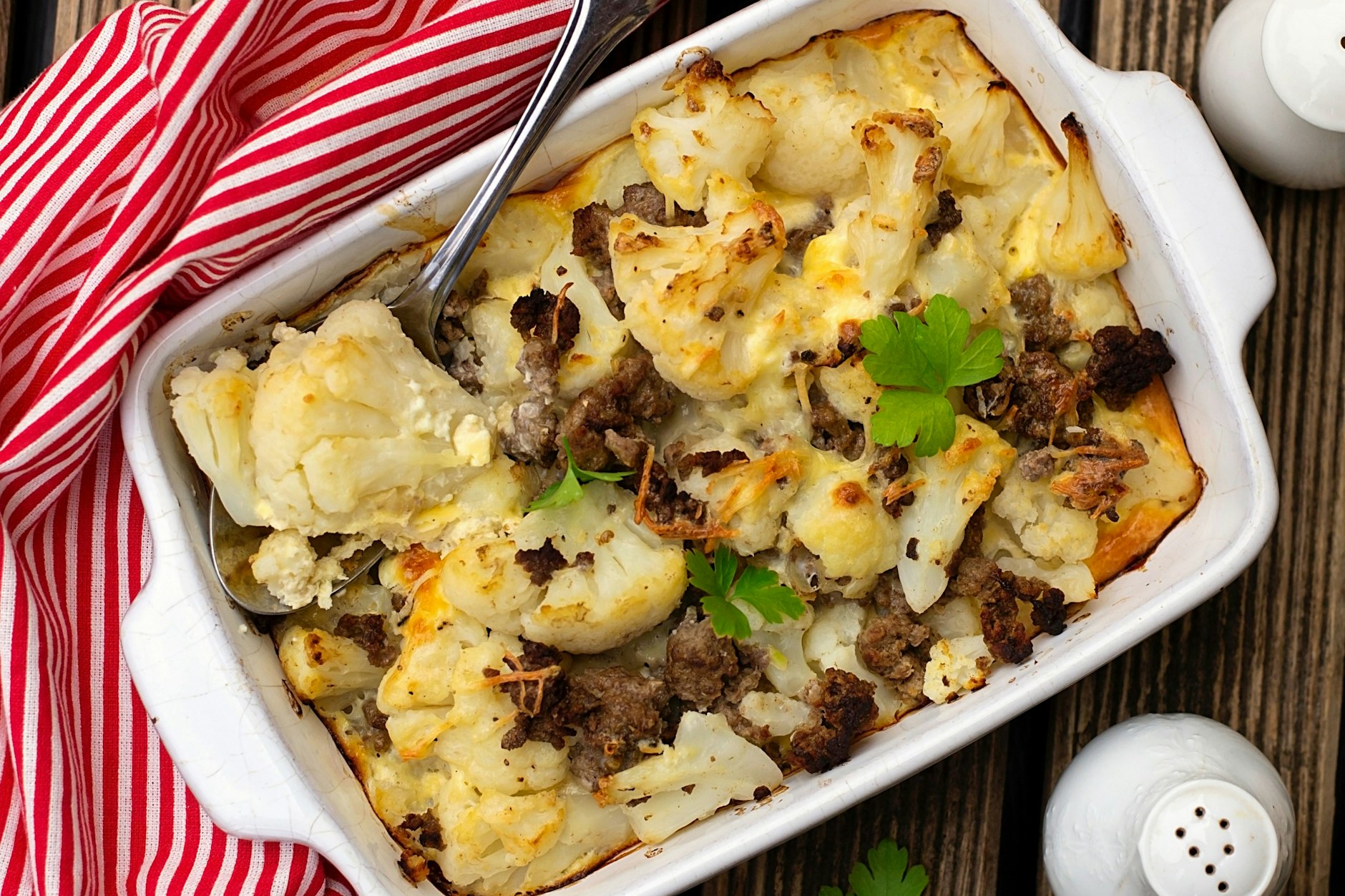 <strong></strong>Herbstzeit ist Blumenkohl-Zeit. Ganz besonders lecker ist er aber überbacken im Gratin.