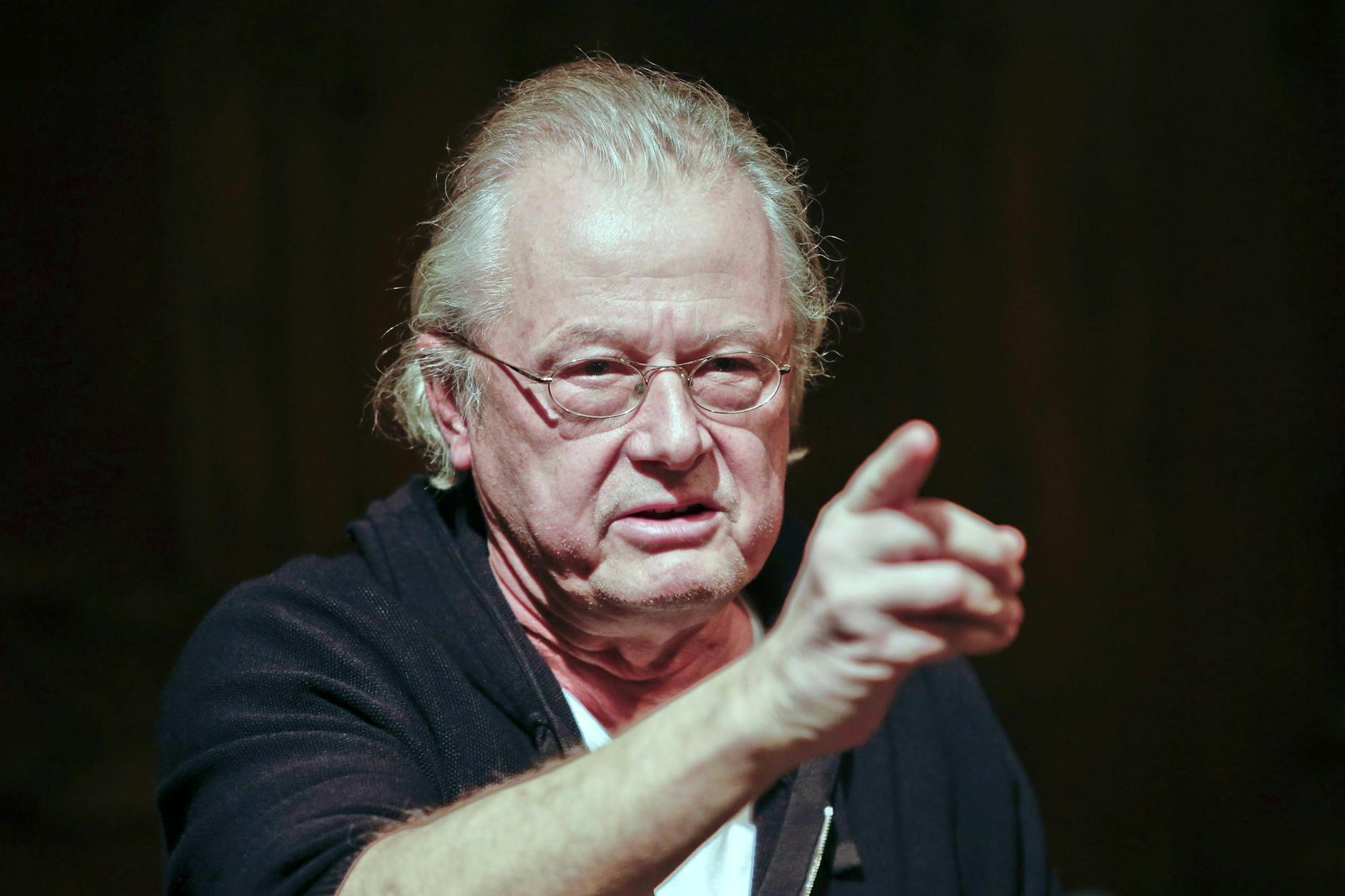 Volksbühnen-Legende Frank Castorf hält nichts von DDR-Schelte.