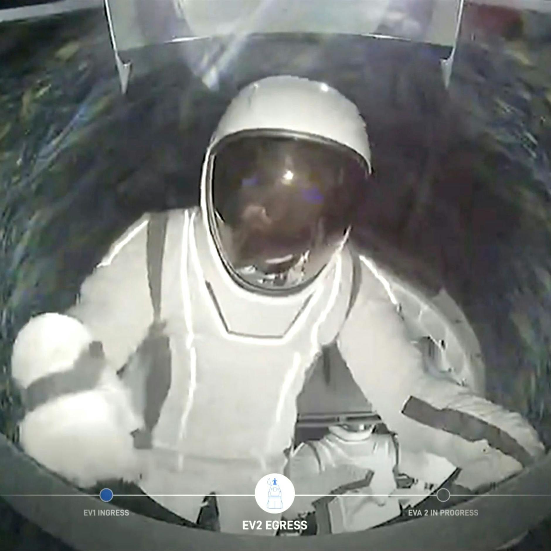 Image - SpaceX-Astronautin spielt Star-Wars-Song auf der Geige im Weltraum