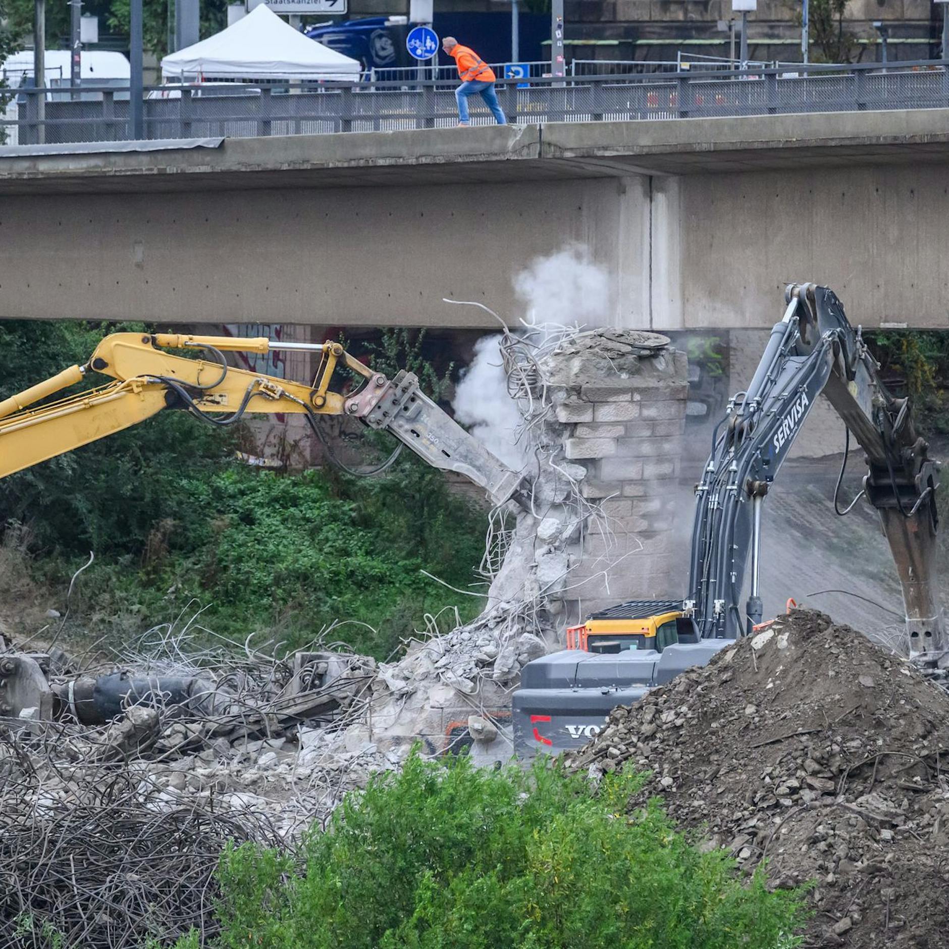 Pegel der Elbe klettert in Dresden um mindestens 100 Prozent über normal