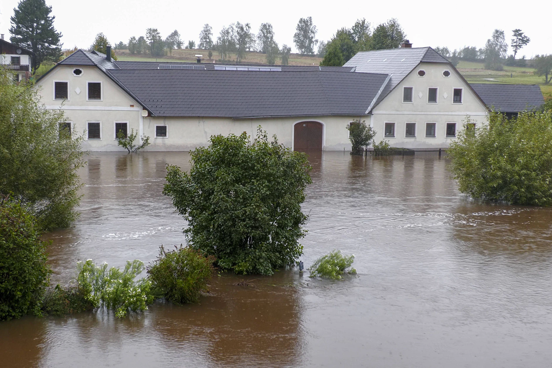 Katastrophenalarm in Österreich. In zahlreichen Ortschaften und Bezirken im Wiener Waldviertel wurde Katastrophenalarm ausgelöst. 