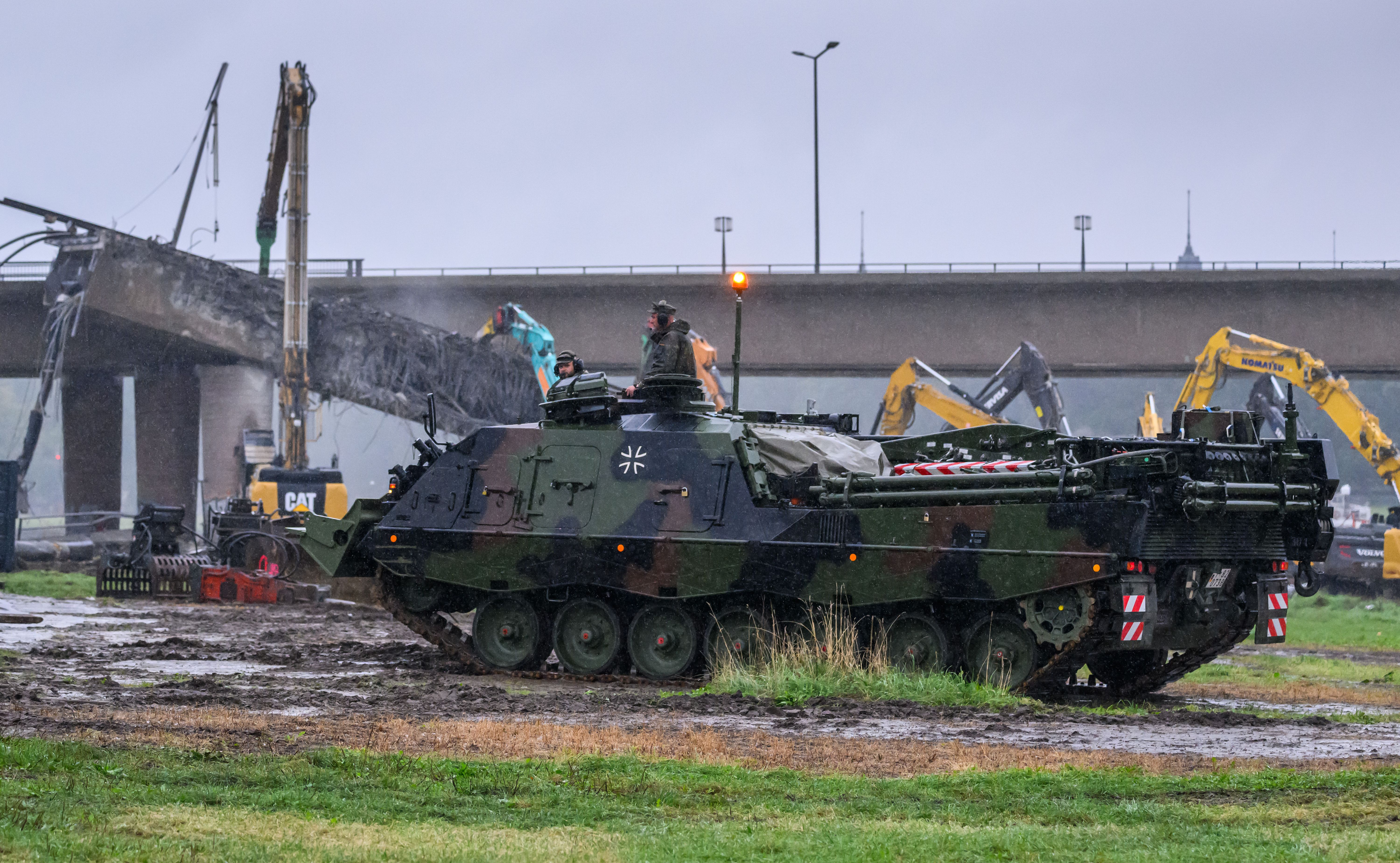 Abriss der Carolabrücke: Dresden führt einen Wettlauf mit der Flut