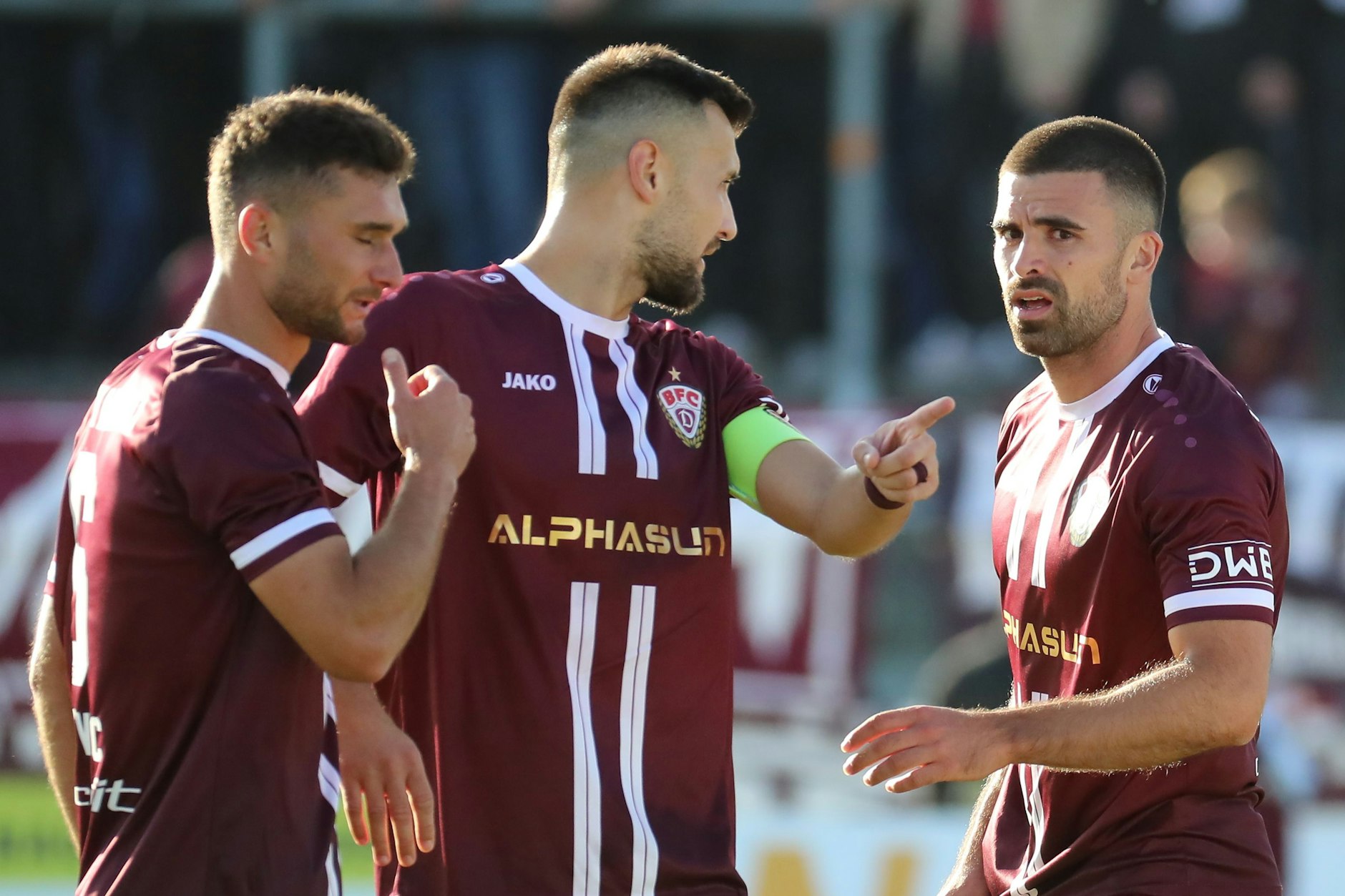 Sichtlich unzufrieden damit, wie es gegen Chemnitz läuft: Kristijan Makovec, Rufat Dadashov, David Haider (v.l.).