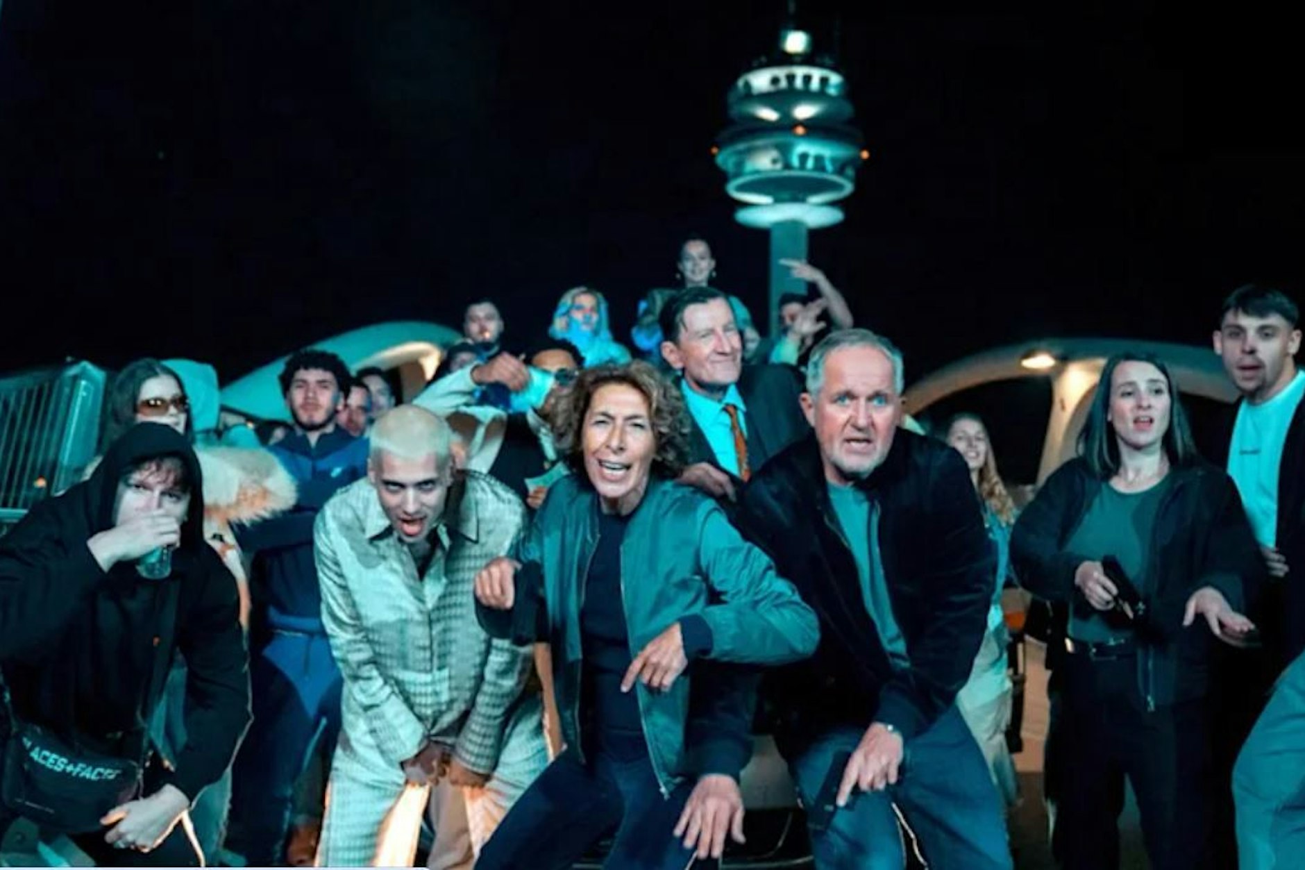 Nach dem Tod des Rappers „Ted Candy“ (2. v.l.) müssen Harald Krassnitzer (Moritz Eisner) und Adele Neuhauser (Bibi Fellner) tief in die Rap-Welt eintauchen.