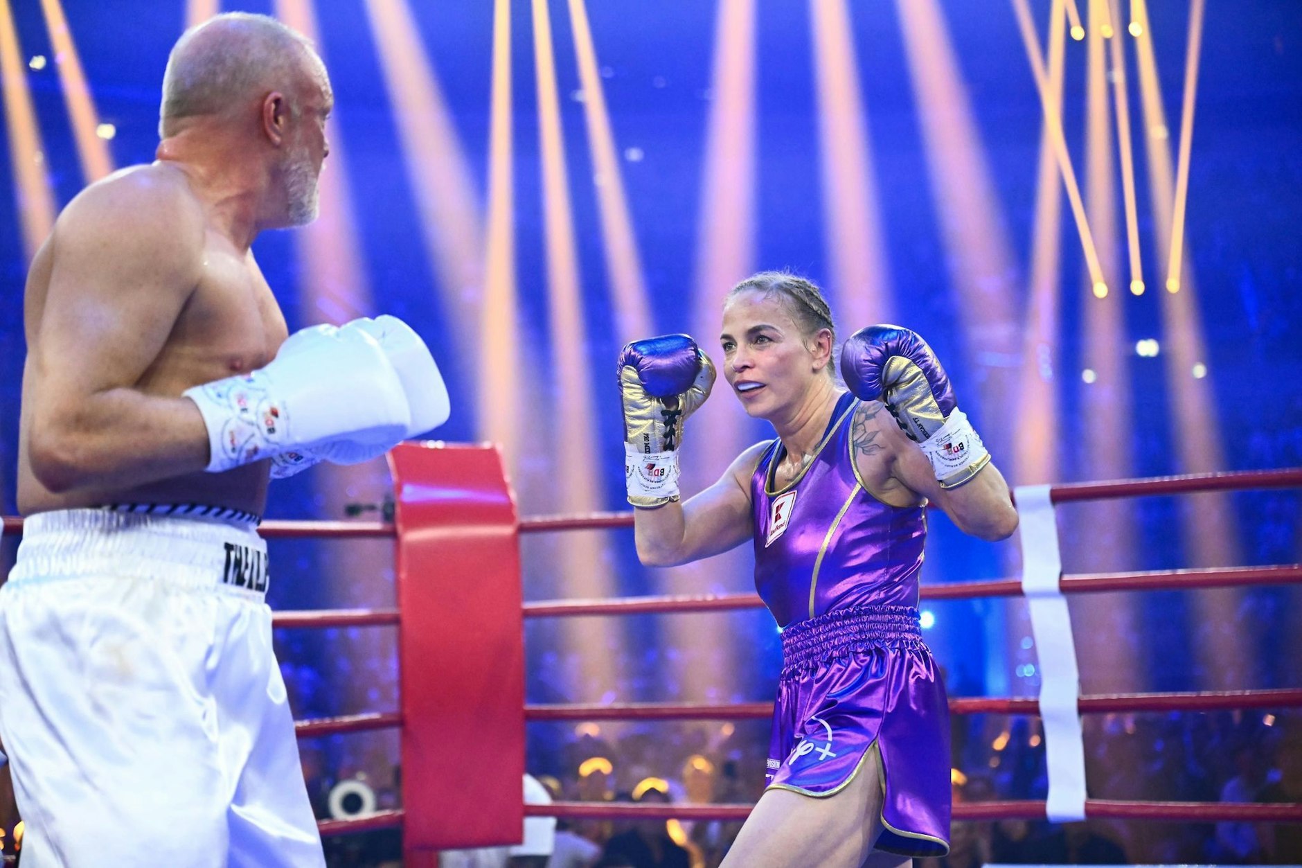 Stefan Raab hat zum dritten Mal eine Niederlage im Boxring gegen Regina Halmich kassiert. Nach dem Kampf gab es Zoff.