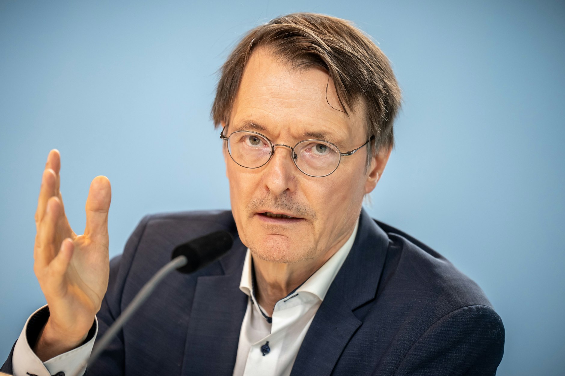 Bundesgesundheitsminister <a href="https://www.berliner-zeitung.de/gesundheit-oekologie/rki-files-long-covid-corona-karl-lauterbach-hat-ein-problem-mit-der-transparenz-li.2251398">Karl Lauterbach</a>