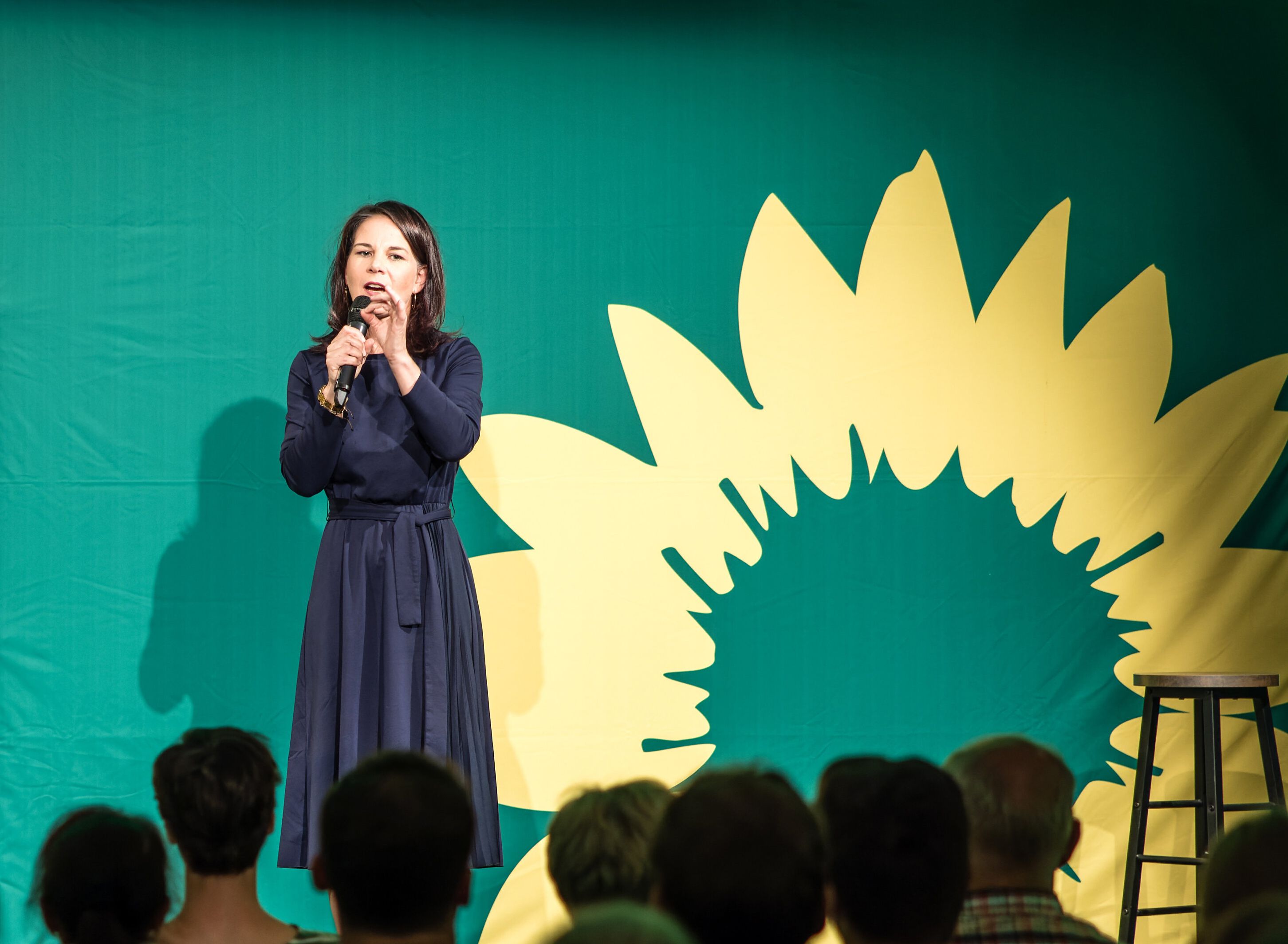 Baerbock in Cottbus: Warum die Grünen wissen wollen, ob man Mitglied oder Journalist ist