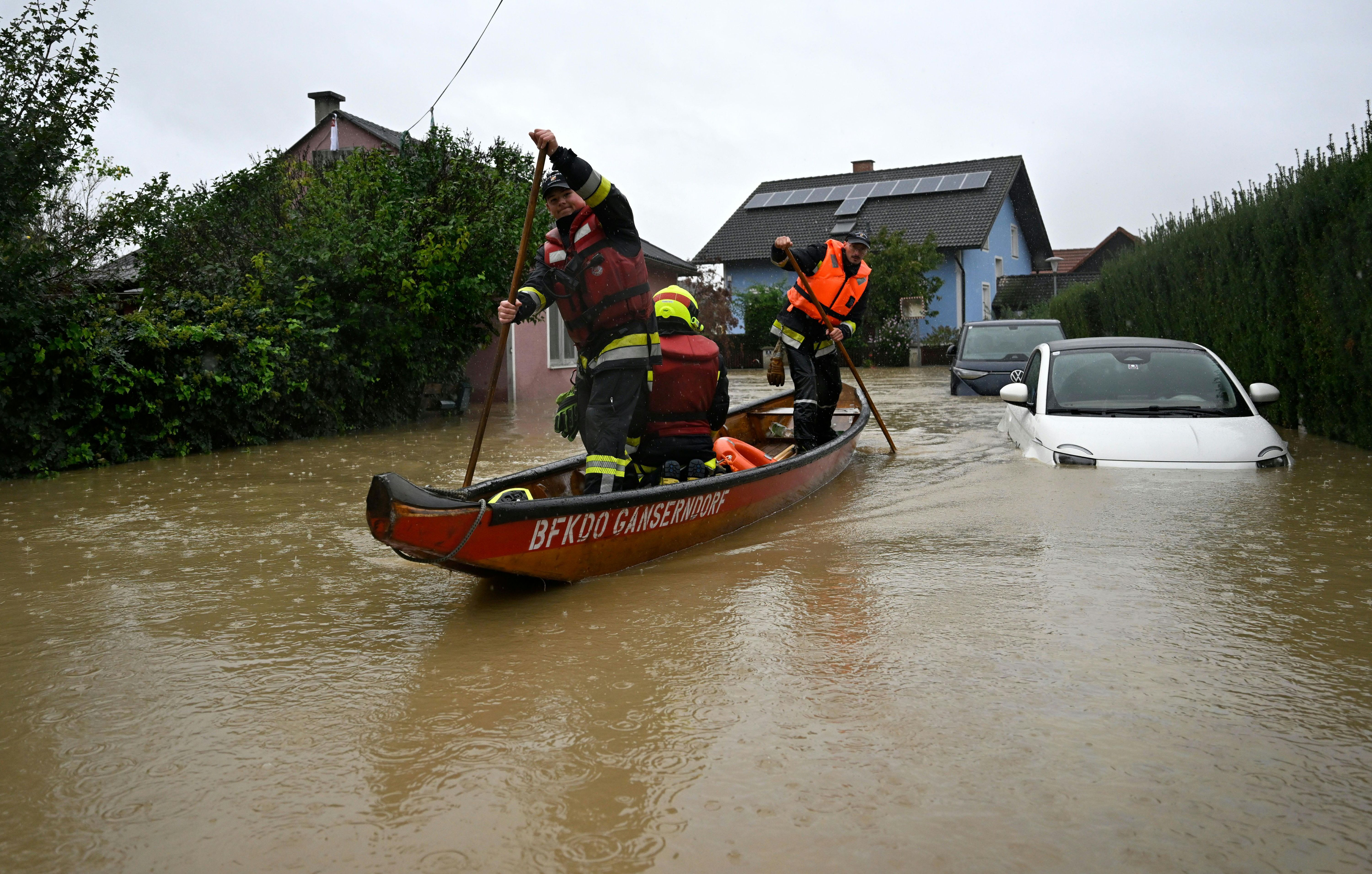 Image - Hochwasser: Frau schreit Stunden um Hilfe, Mann ertrinkt Etage tiefer