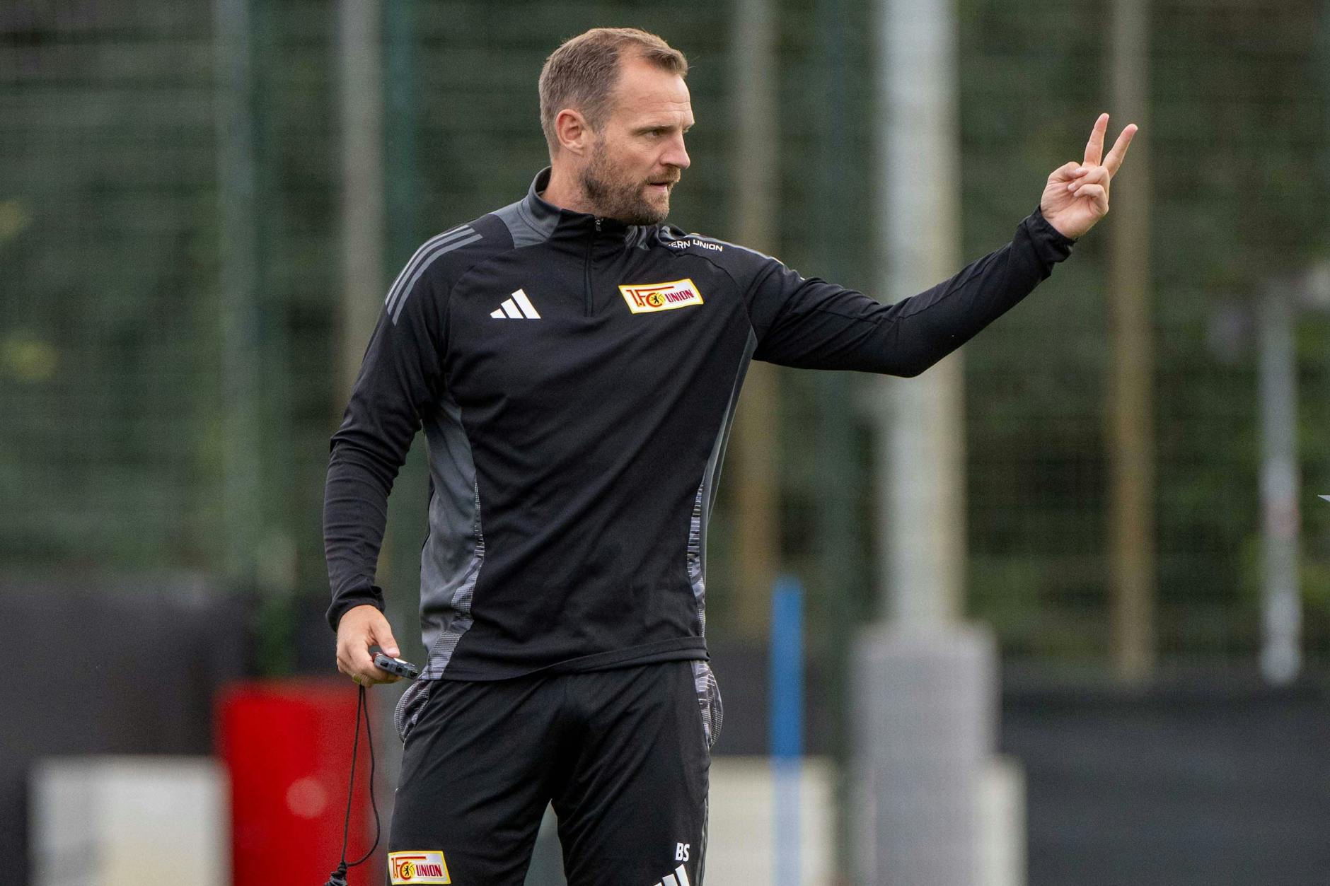 Das Beste aus zwei Systemen: Bo Svensson (45), Cheftrainer des 1. FC Union, kombiniert seine Spielidee mit der von Vor-Vorgänger Urs Fischer (58).