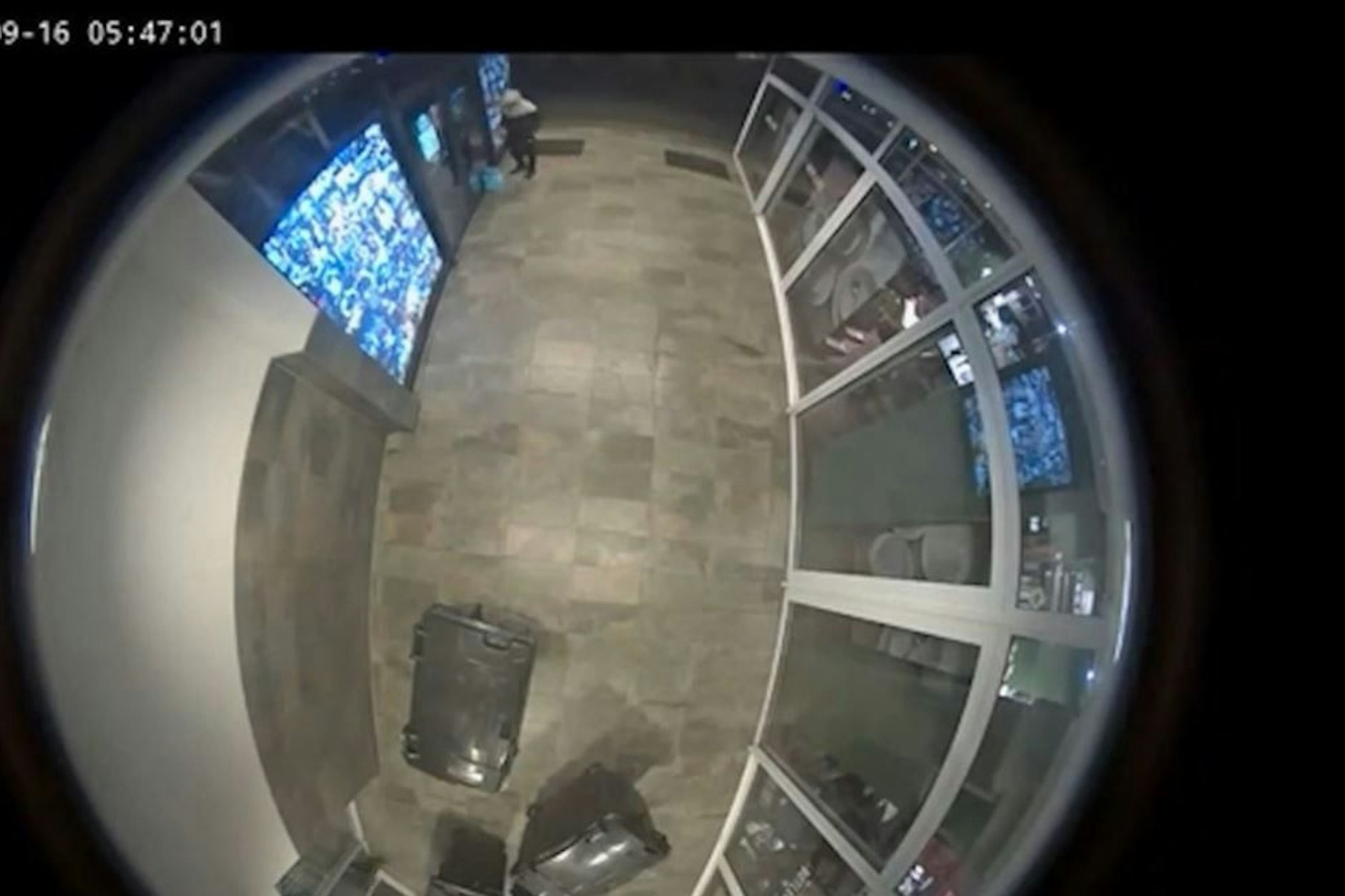 Hier legt der Täter den Sprengsatz ab.