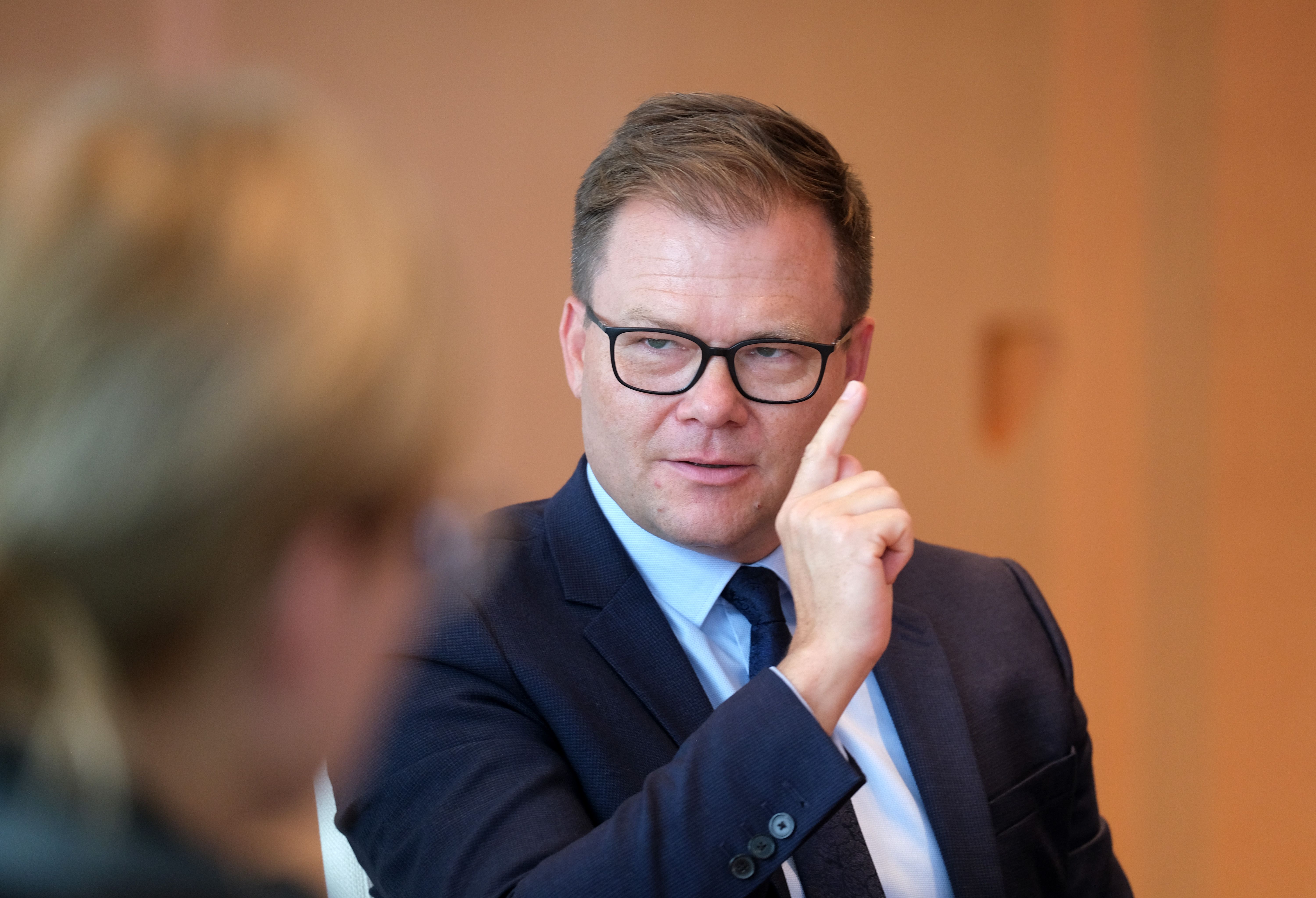 Kaum Ostdeutsche in Führungspositionen: Und die Westdeutschen merken es nicht mal