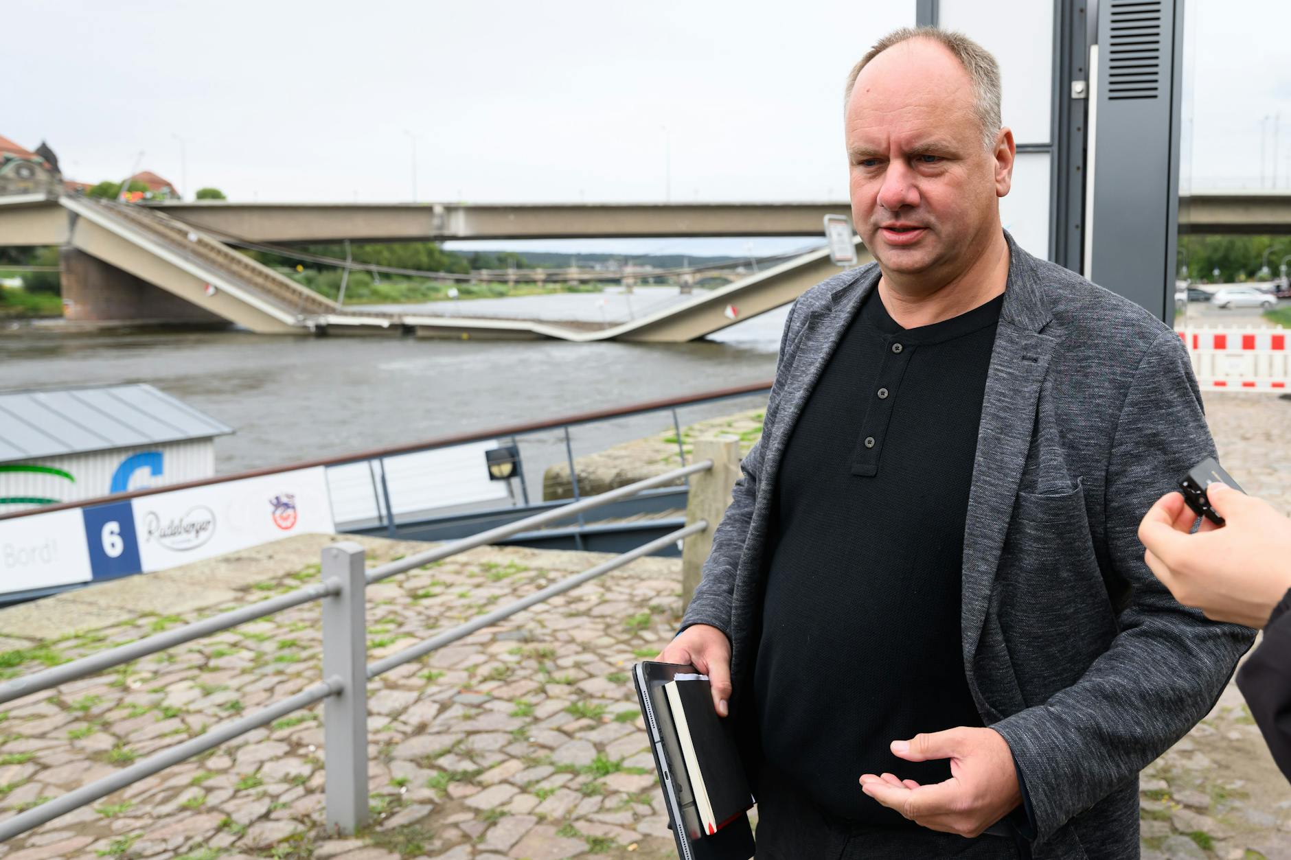 Dirk Hilbert (FDP), Oberbürgermeister der Stadt Dresden, schmerzt selbstverständlich der Teileinsturz der Carolabrücke sehr. 