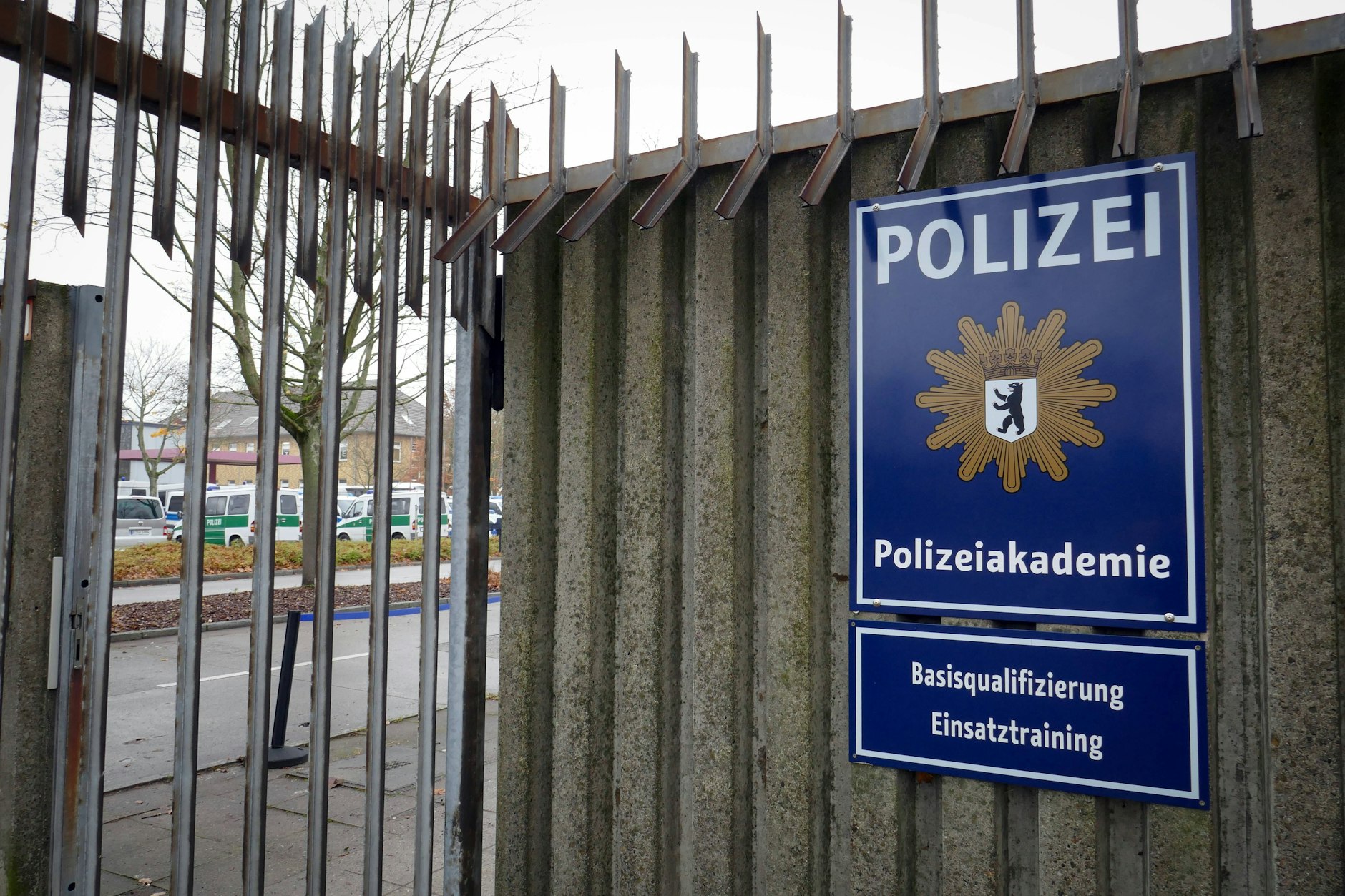 Um Polizistin in Berlin zu werden Bewerberin bietet Prüfer Sex an 