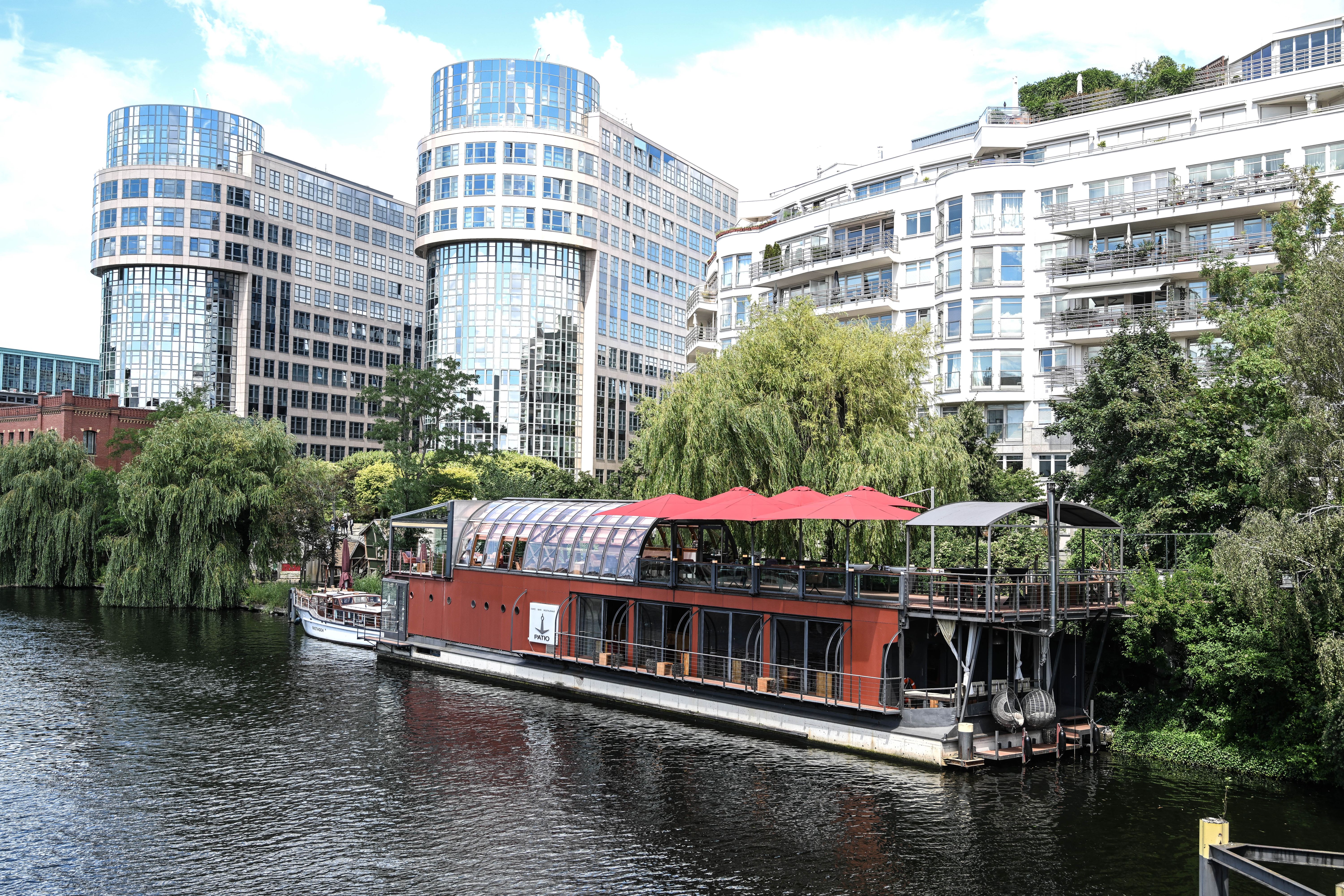 Patio: Auf diesem Restaurantschiff lassen sich Berlins letzte Sommertage kaum genießen