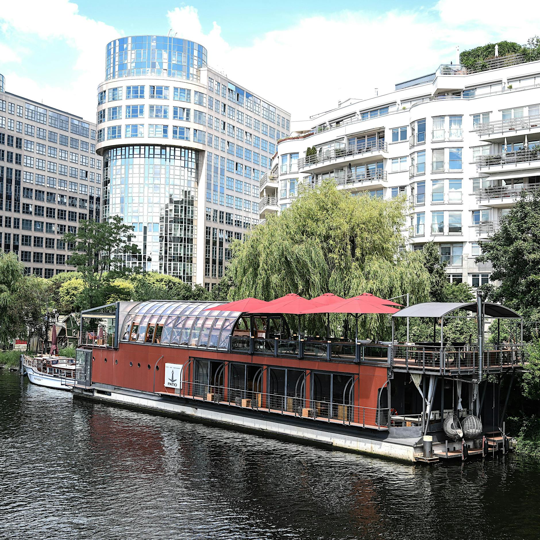 Patio: Auf diesem Restaurantschiff lassen sich Berlins letzte Sommertage kaum genießen
