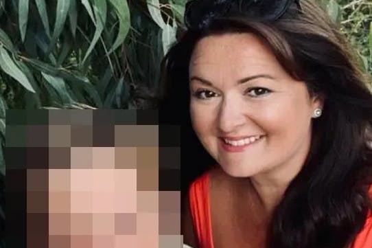 Wollten Geld für eine Rugby-Kindermannschaft sammeln: Natalie B. und einer ihrer Söhne.