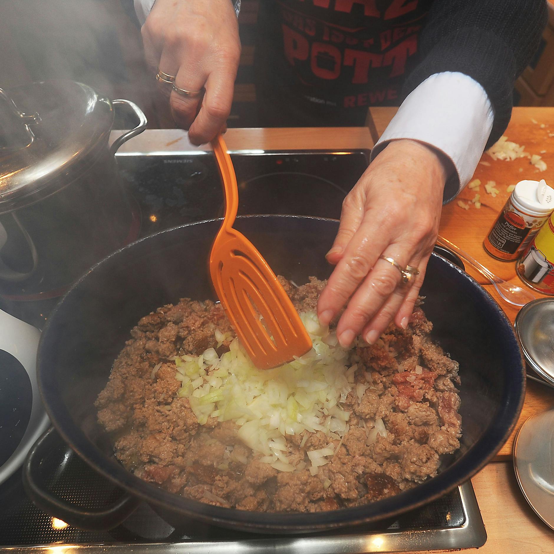 Beamtenstippe: Der DDR-Klassiker kehrt zurück – mit Gewürzgurken!