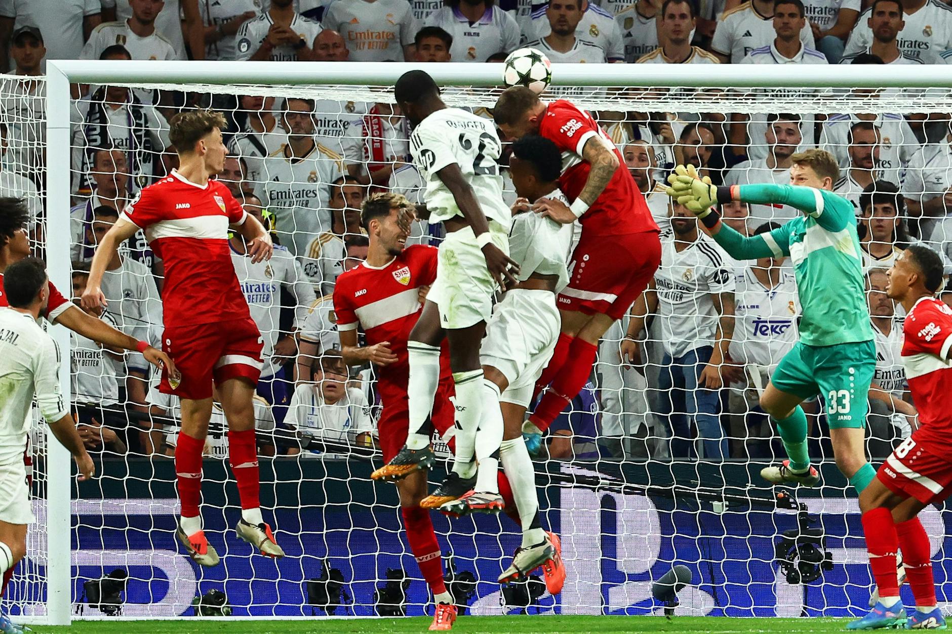 Madrids Antonio Rüdiger (Rückkennummer 22) erzielt den Treffer zum 2:1.