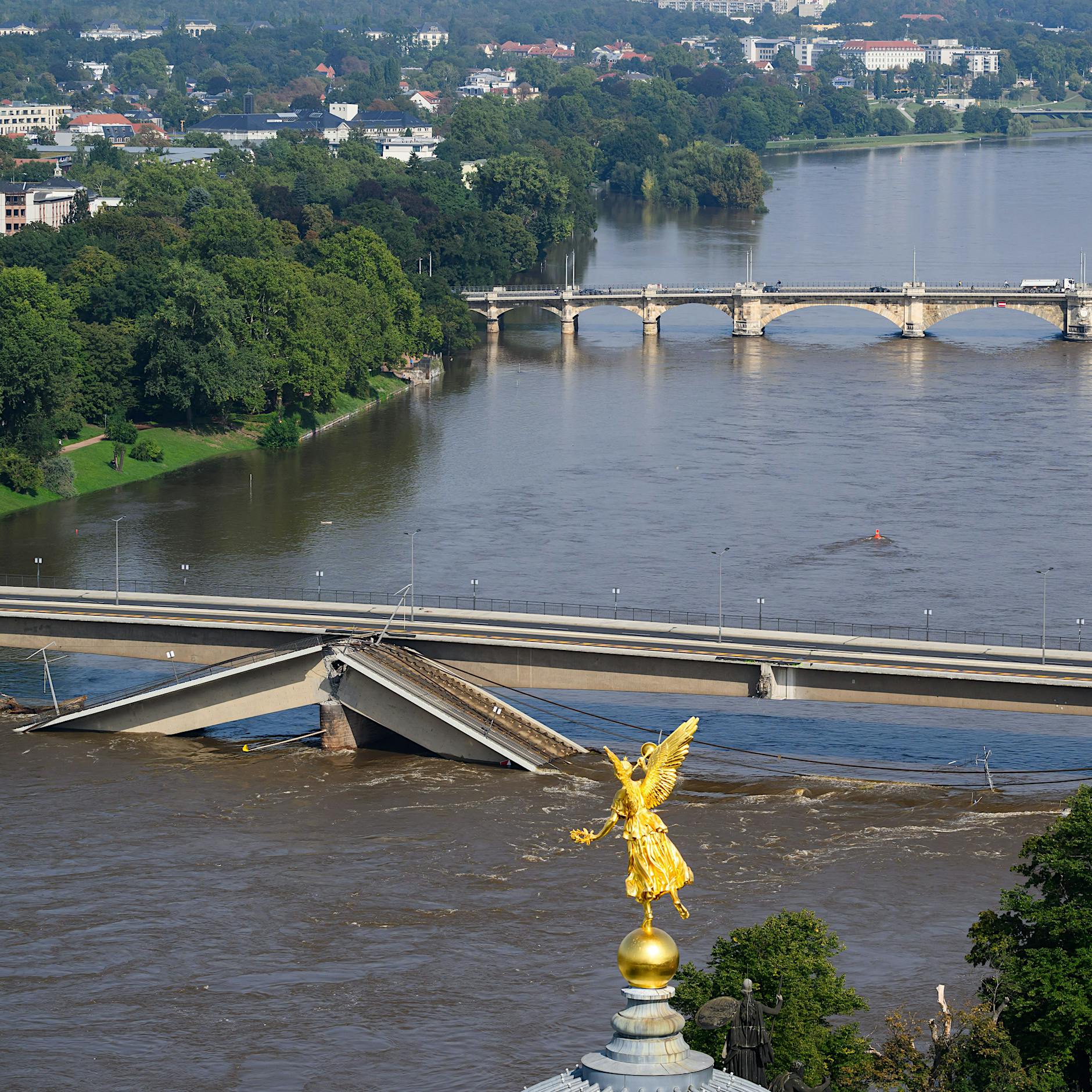 Hochwasser in Dresden: Nach dem Brückensturz kommt die Flut