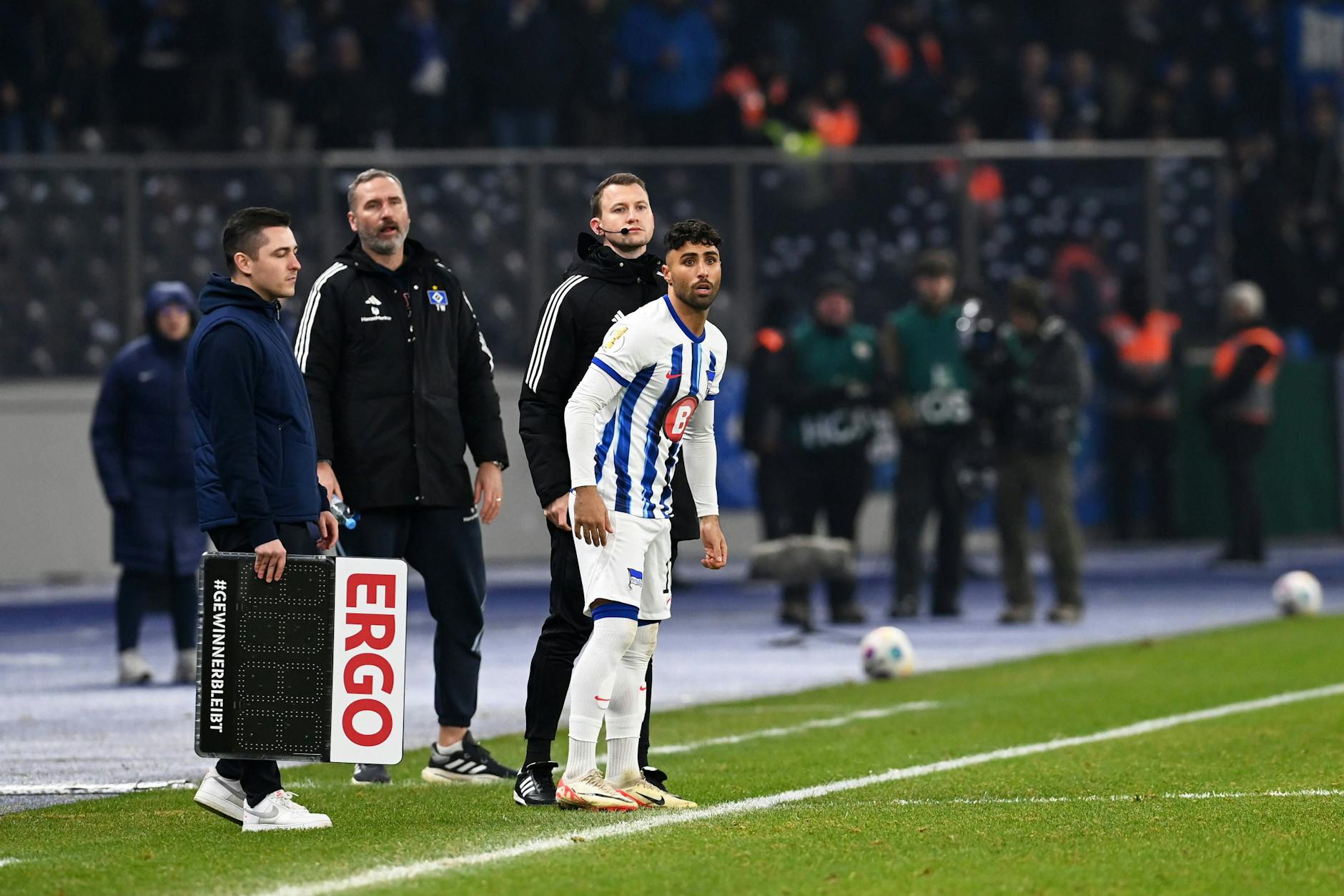 Der Moment, auf den Nader Jindaoui sein Leben lang gewartet hatte: Im Dezember 2023 feierte der Stürmer sein Profi-Debüt im Berliner Olympiastadion. 
