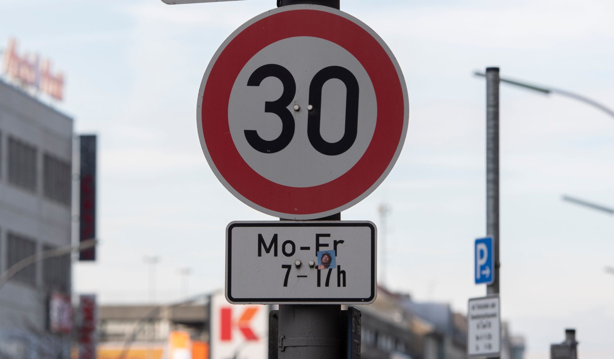 Senat will Tempo 30 vor Schulen, Kitas und Seniorenheimen aufweichen