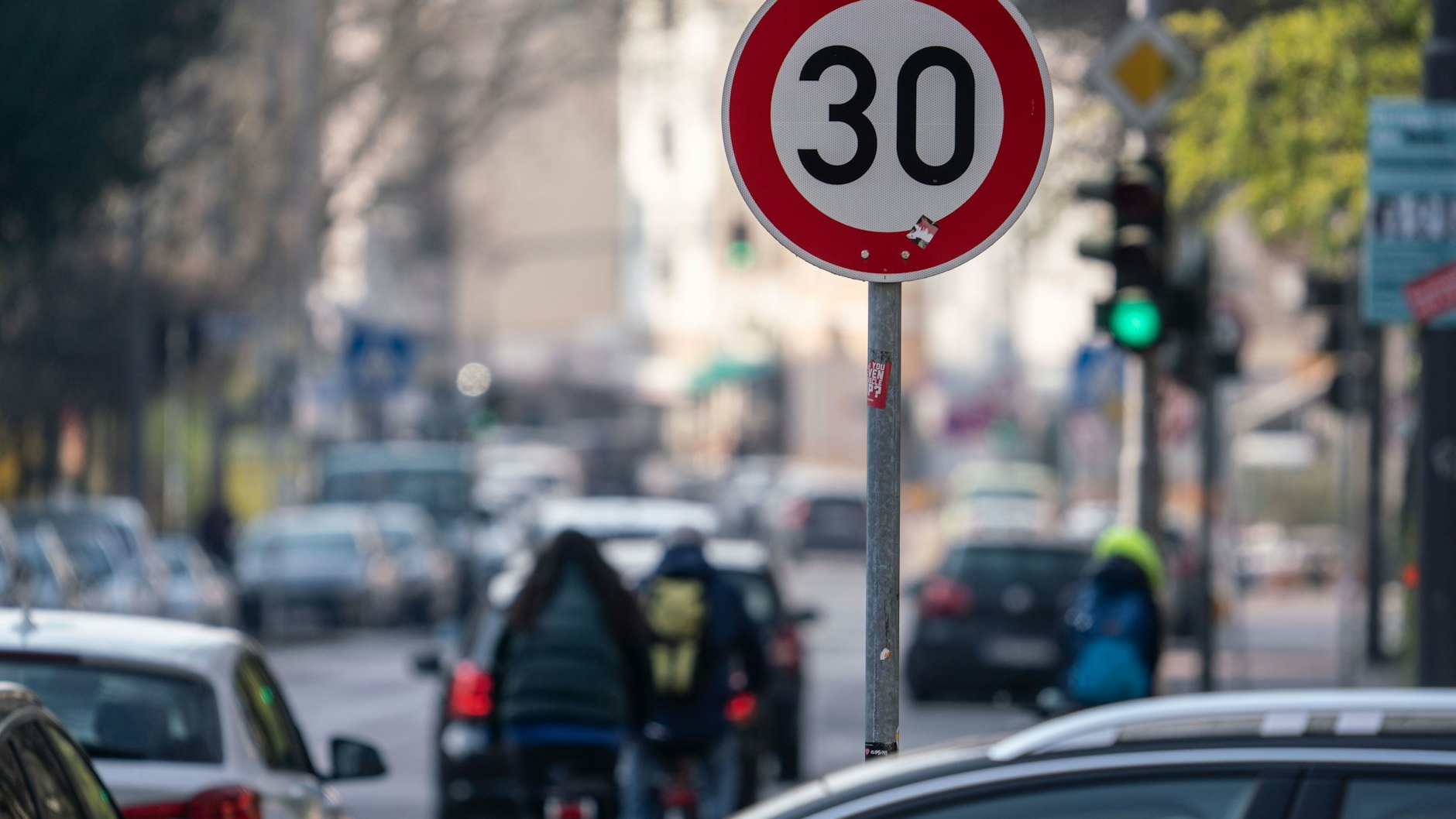 Im Bundesrat stimmte Berlin für gelockerte Kriterien für Tempo 30 auf Hauptstraßen. Nun kommt in der Hauptstadt in dieser Hinsicht die Rolle rückwärts.&nbsp;