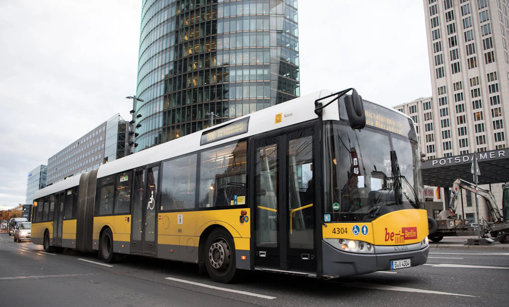 Schock-Analyse: BVG-Busse rollen auf Jahre ins Chaos