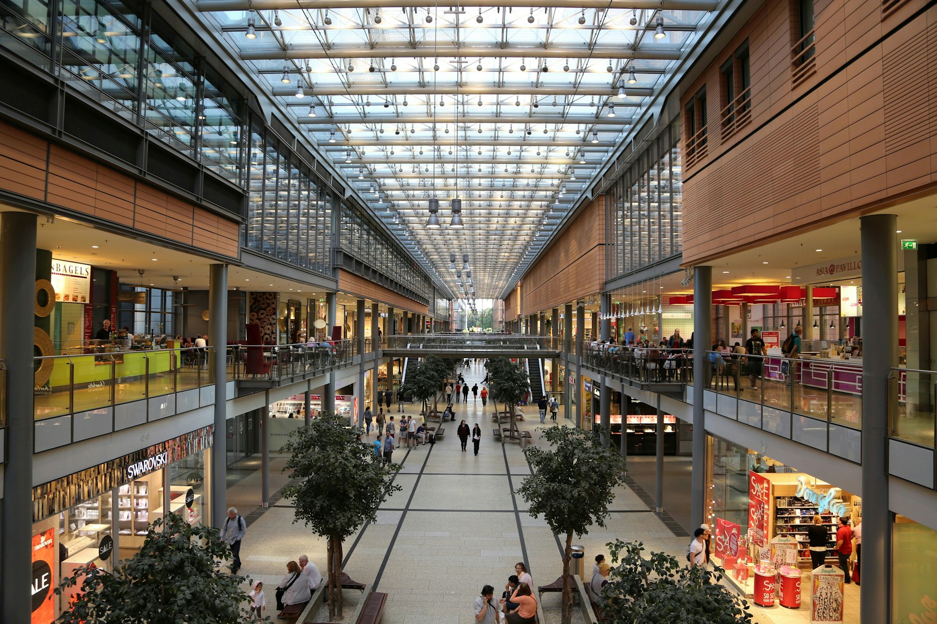 Nicht alle Berliner Einkaufszentren sind ein Publikumsmagnet. Eine Initiative möchte den Platz nun anderweitig nutzen.