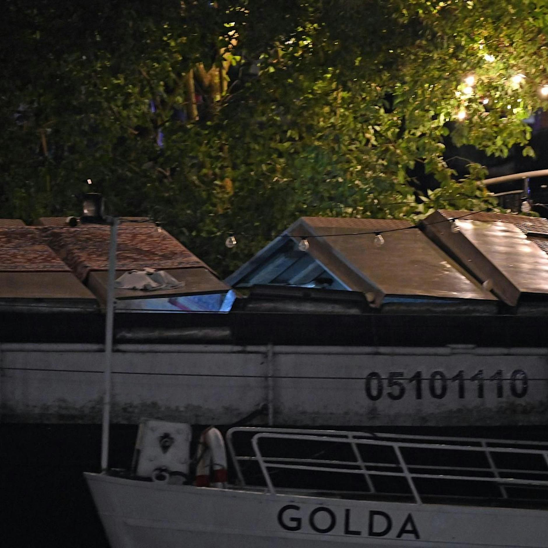 Dach von Partyboot in Berlin-Mitte eingestürzt: Polizei ermittelt wegen Fahrlässigkeit