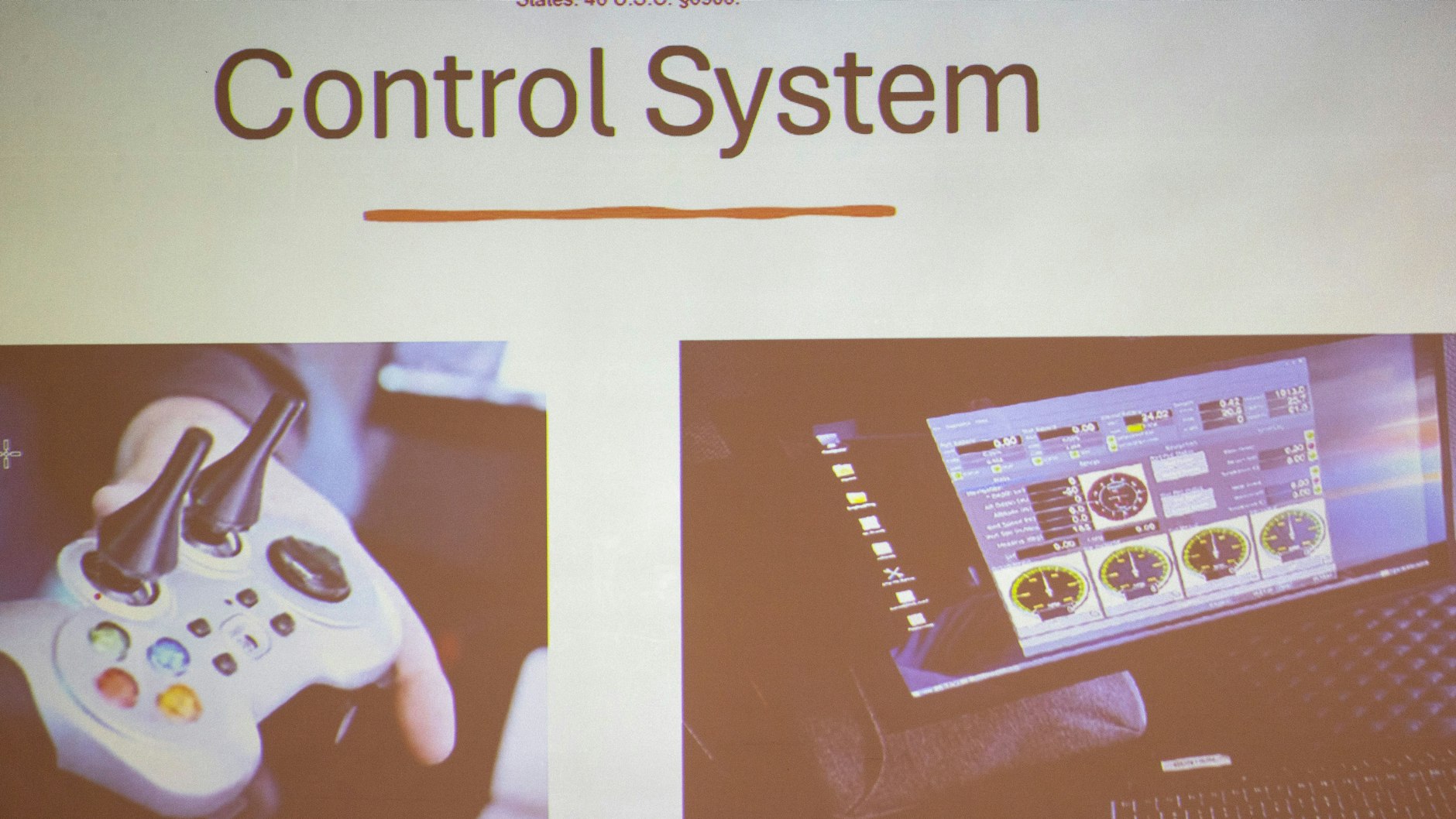 Bilder des Steuerungs-und Kontrollsystems werden während der Anhörung gezeigt.