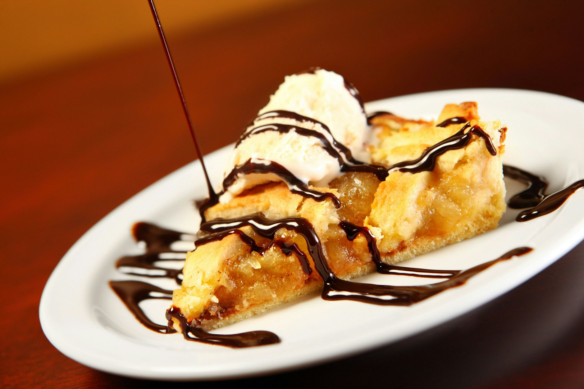 Der leckere polnische Apfelkuchen ist nicht nur sehr lecker, sondern auch saftig-süß.