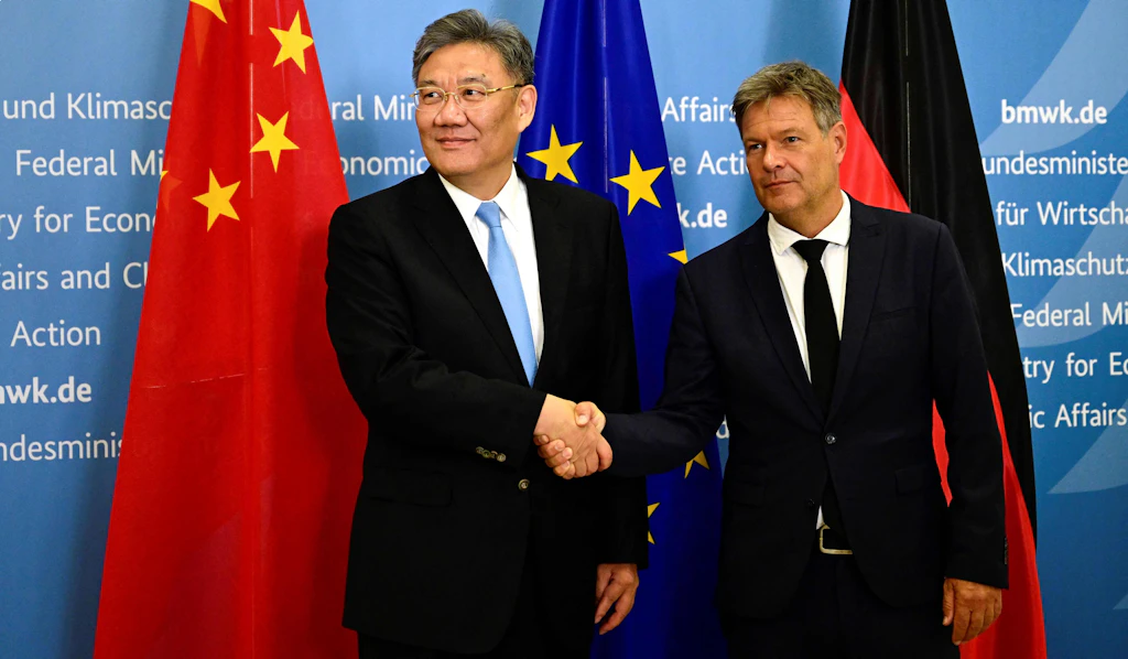 Treffen mit Habeck: China warnt Deutschland vor Schäden durch E-Auto-Zölle