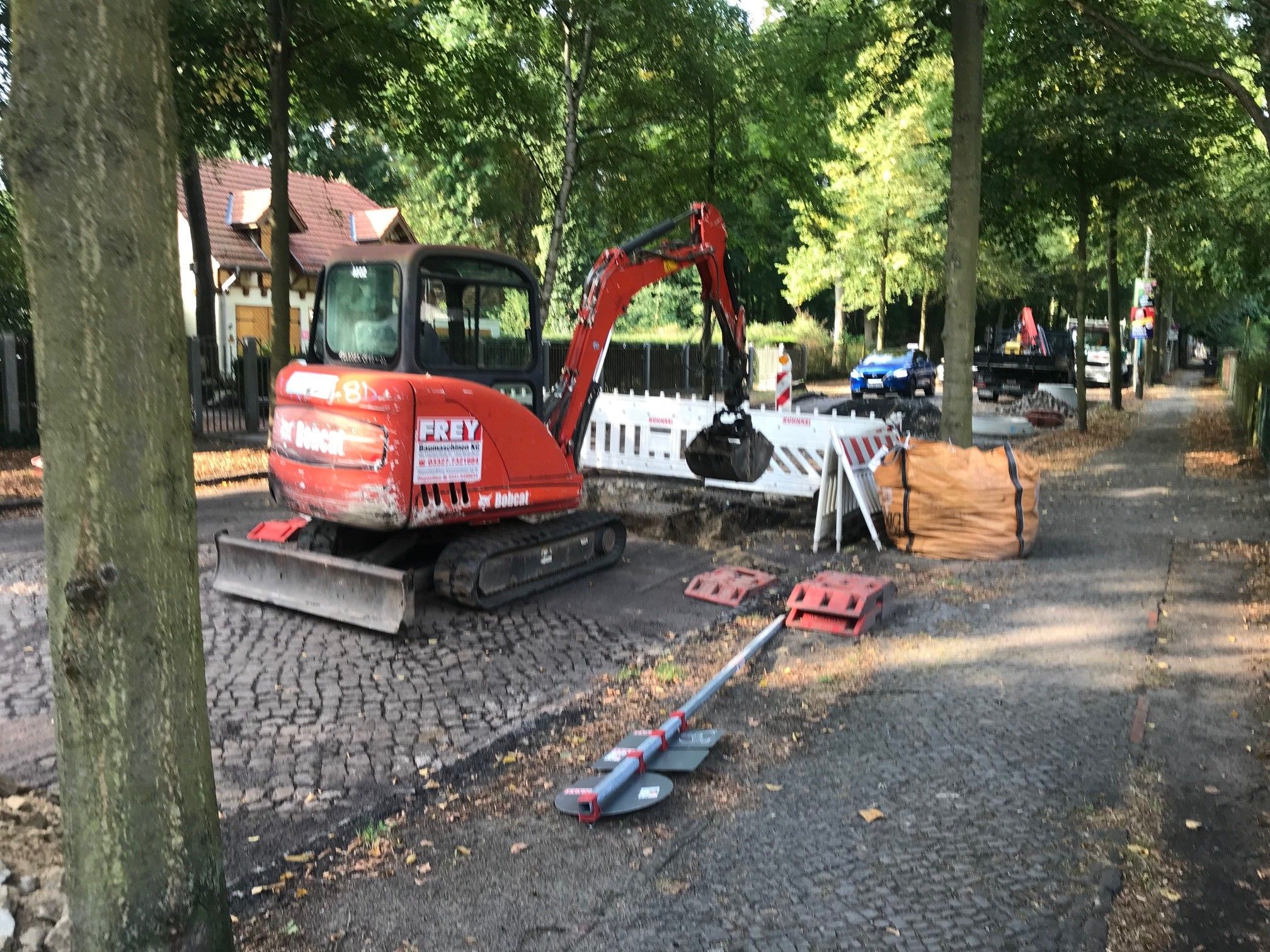 Jetzt wird im Osten der West-Pfusch weggebaggert