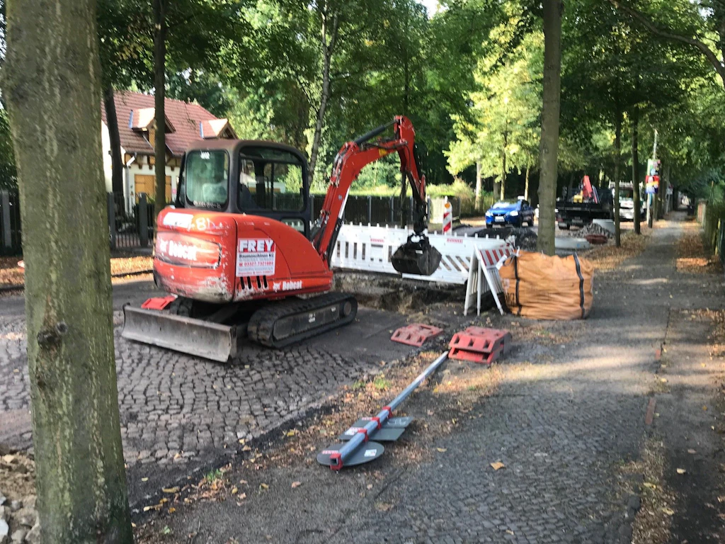 Jetzt wird im Osten der West-Pfusch weggebaggert