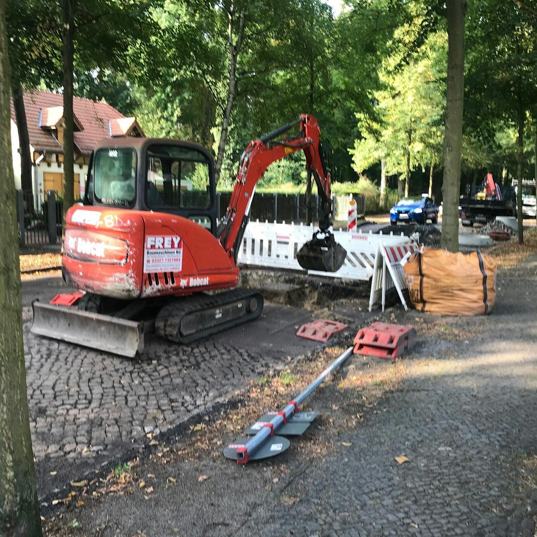 Jetzt wird im Osten der West-Pfusch weggebaggert