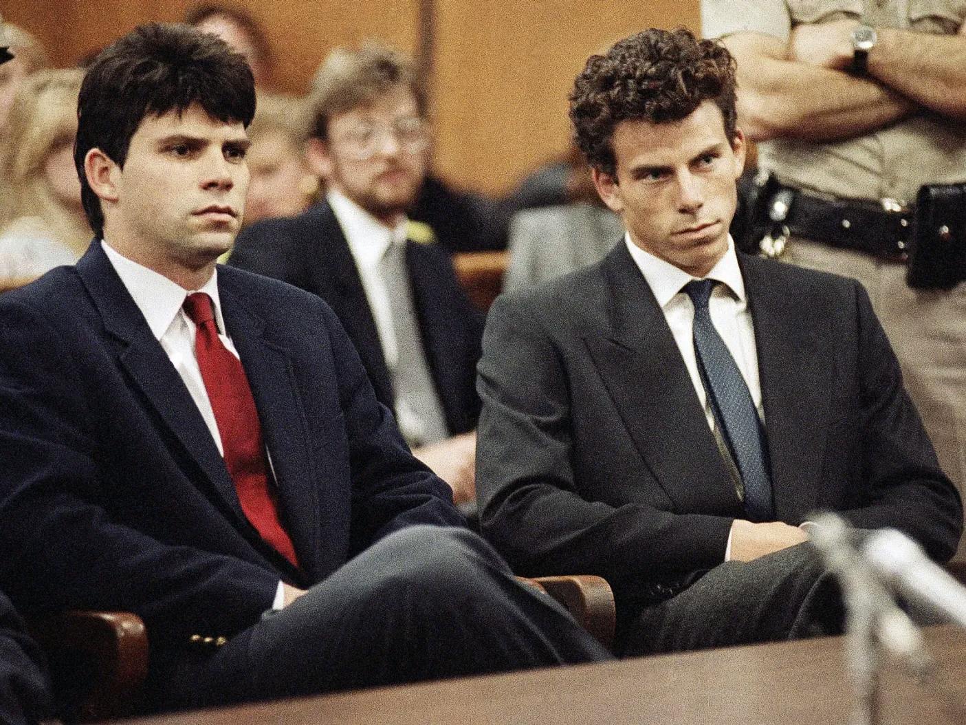 Lyle und Erik Menendez bei ihrer Gerichtsverhandlung im März 1990.