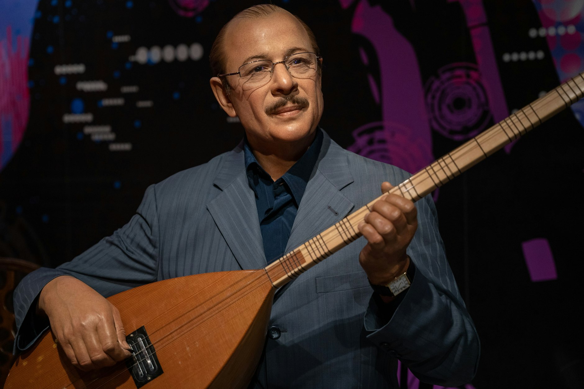 In Istanbul ehrt eine Wachsfigur den Sänger Neset Ertas im Madame Tussauds Wachsfigurenkabinett.&nbsp;