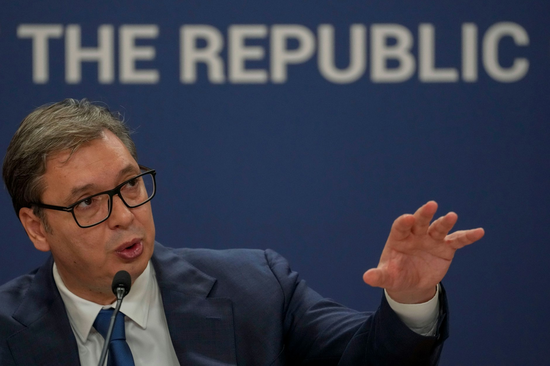 Der serbische Präsident Aleksandar Vučić forderte am 13. September 2024 in Belgrad Wahlen und die Rückkehr der Serben in Polizei und Justiz im Norden Kosovos.