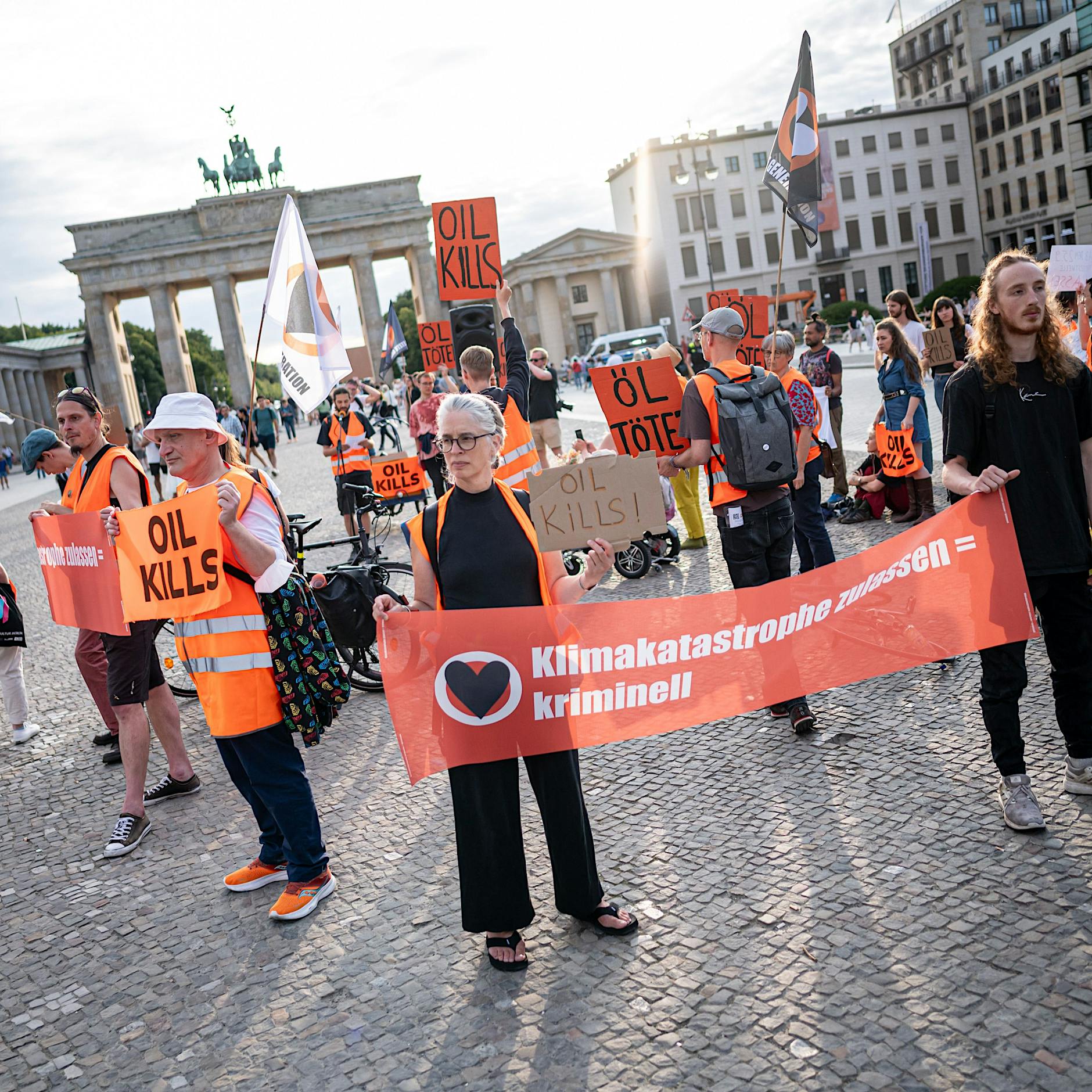 Letzte Generation am Brandenburger Tor: Protest mit Sandsäcken am Donnerstag